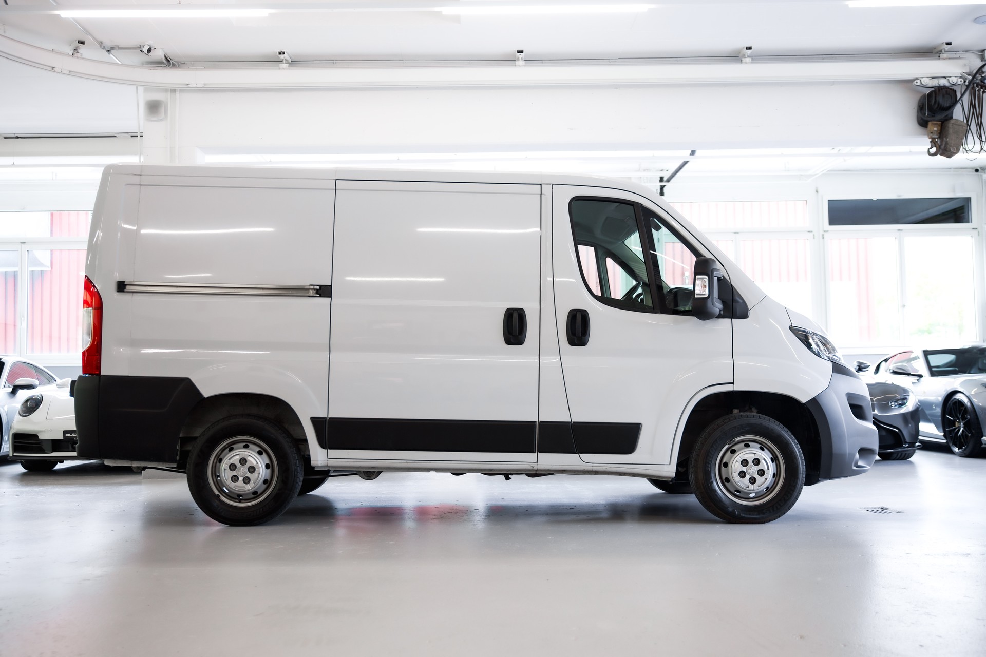 PEUGEOT Boxer 330 L1H1 2.2 BlueHDI 120 Premium S/S-showroom-element-3