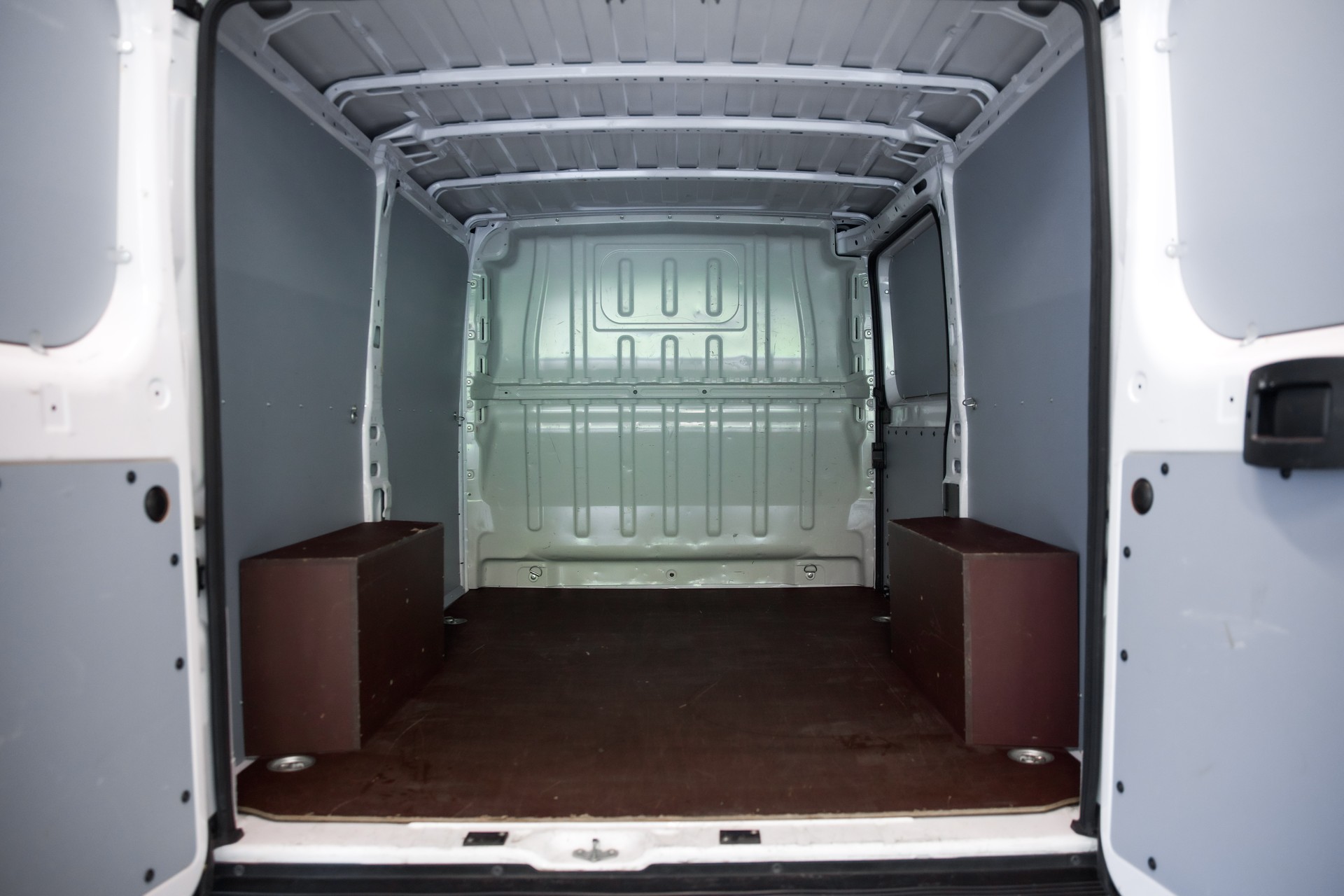 PEUGEOT Boxer 330 L1H1 2.2 BlueHDI 120 Premium S/S-image-19