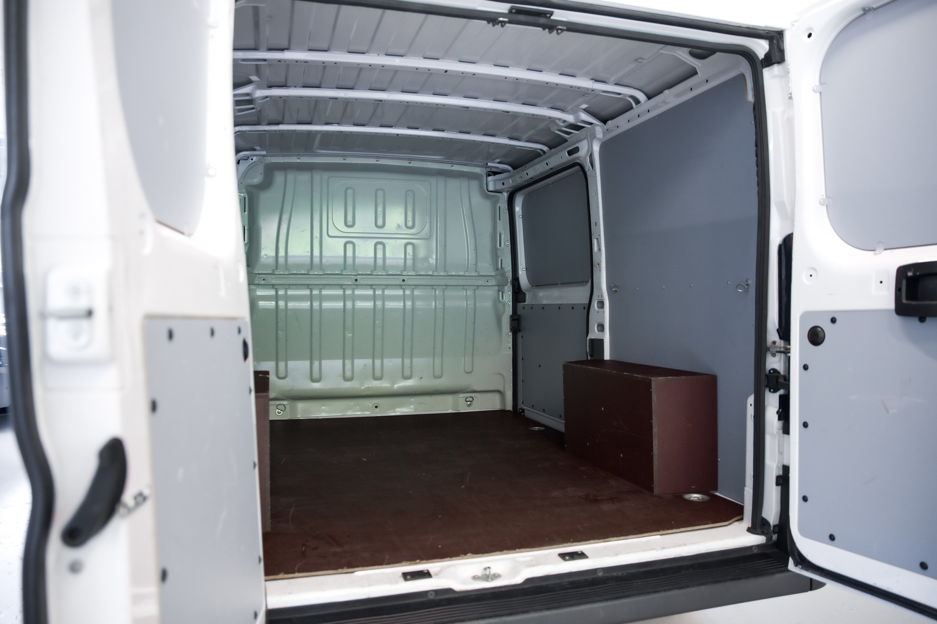 PEUGEOT Boxer 330 L1H1 2.2 BlueHDI 120 Premium S/S-image-20
