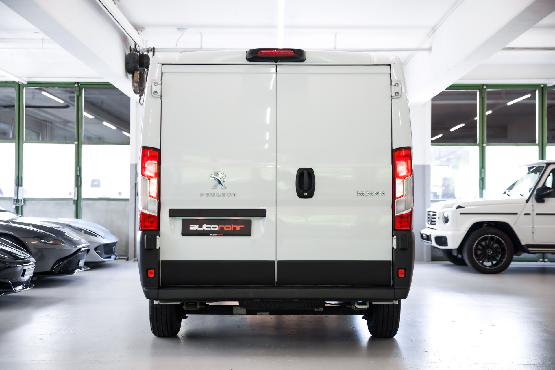 PEUGEOT Boxer 330 L1H1 2.2 BlueHDI 120 Premium S/S-image-4