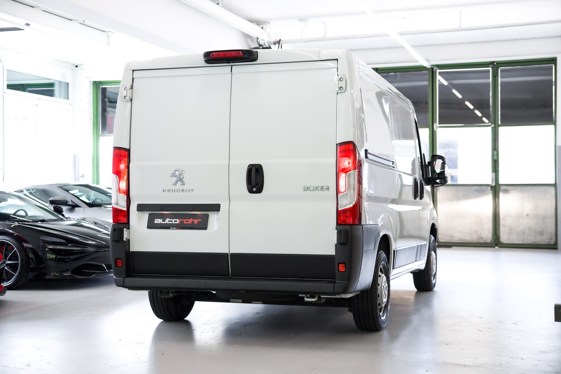 PEUGEOT Boxer 330 L1H1 2.2 BlueHDI 120 Premium S/S-image-5