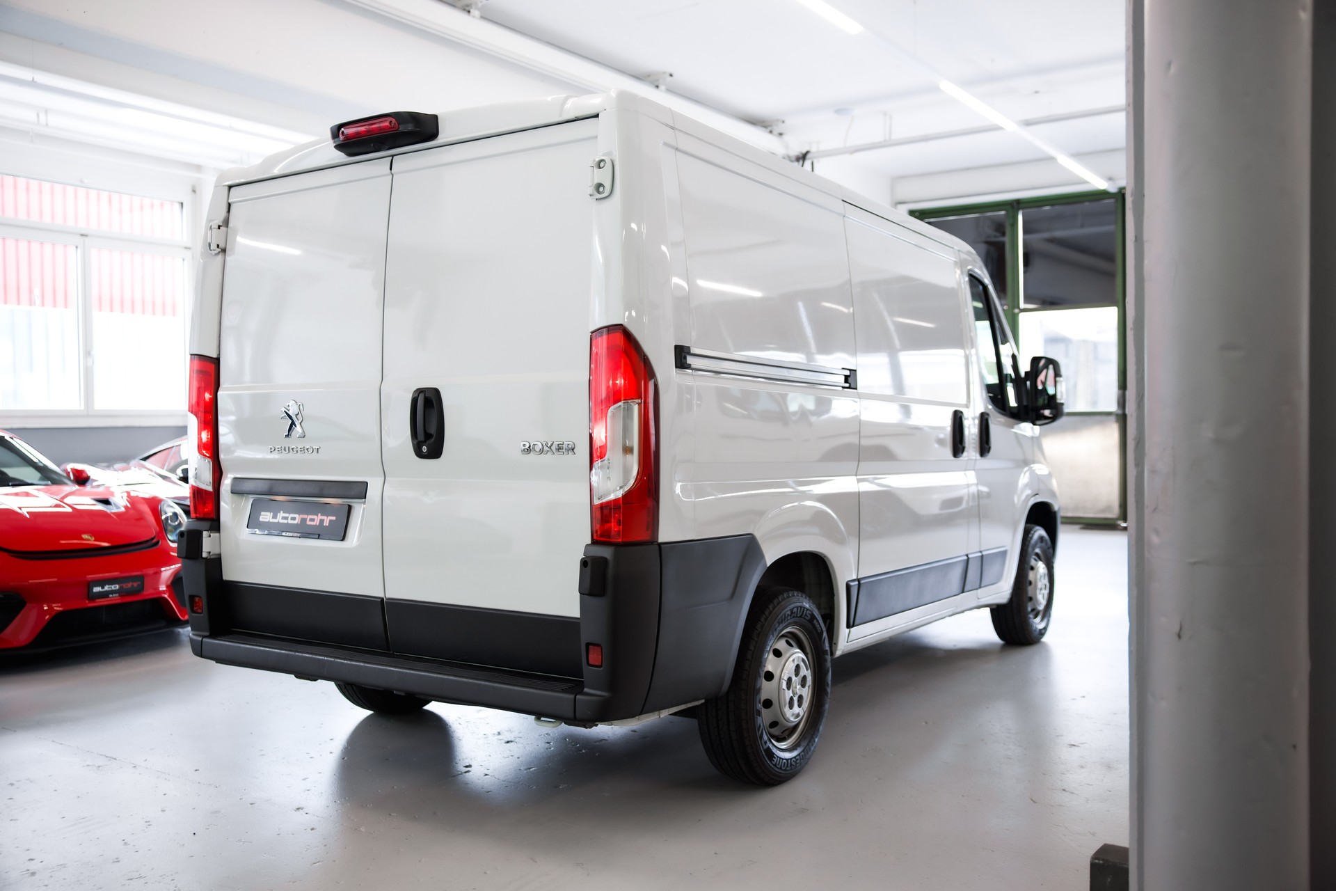 PEUGEOT Boxer 330 L1H1 2.2 BlueHDI 120 Premium S/S-image-6
