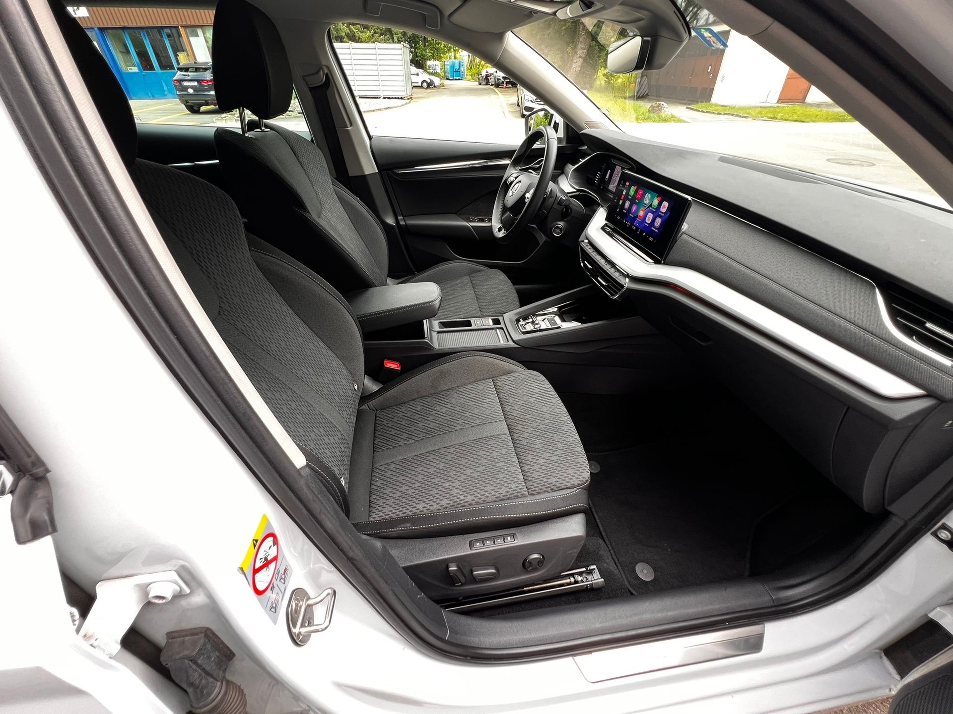 SKODA Octavia Combi 2.0 TDI DSG Style 4x4-image-12