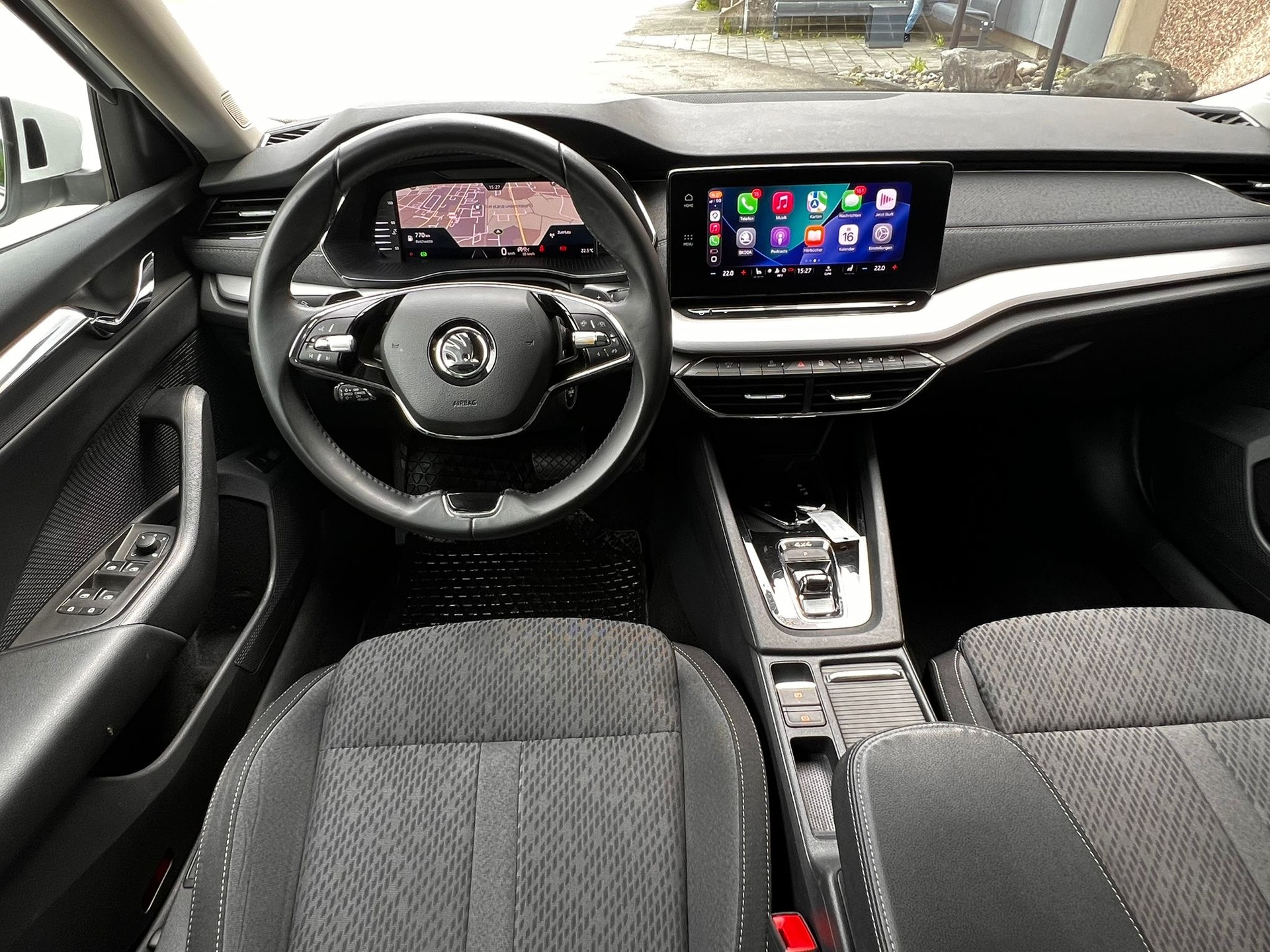 SKODA Octavia Combi 2.0 TDI DSG Style 4x4-image-8