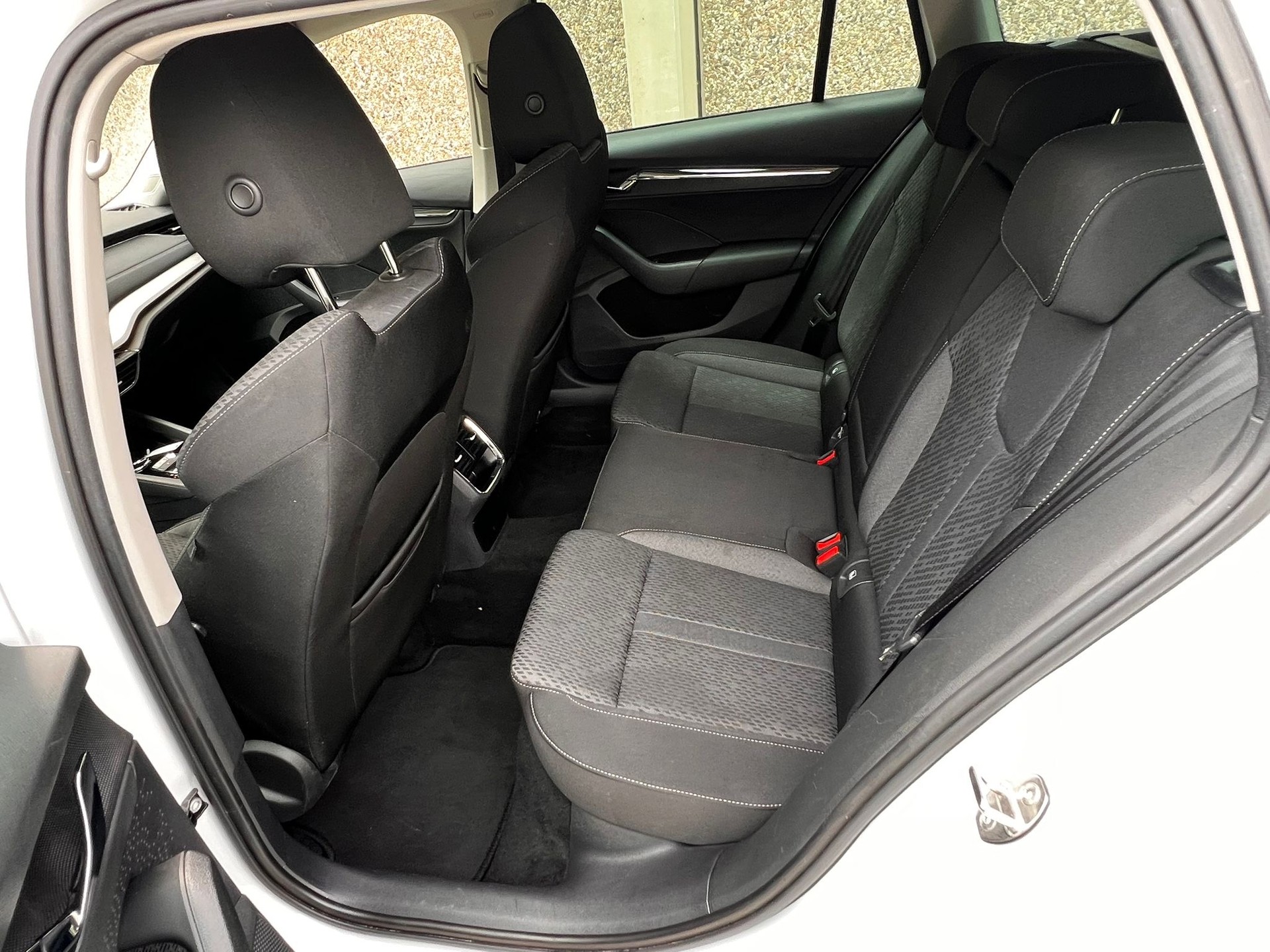 SKODA Octavia Combi 2.0 TDI DSG Style 4x4-image-13