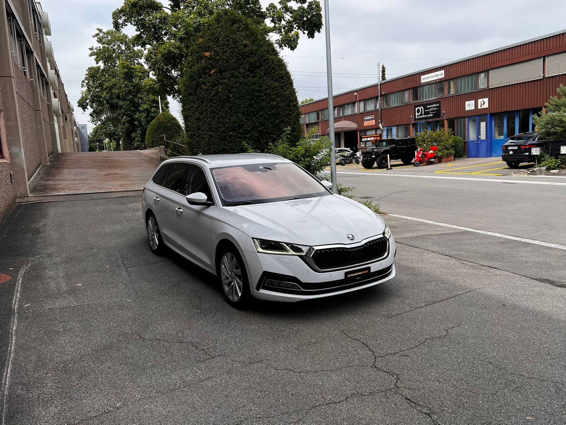 SKODA Octavia Combi 2.0 TDI DSG Style 4x4-image-3