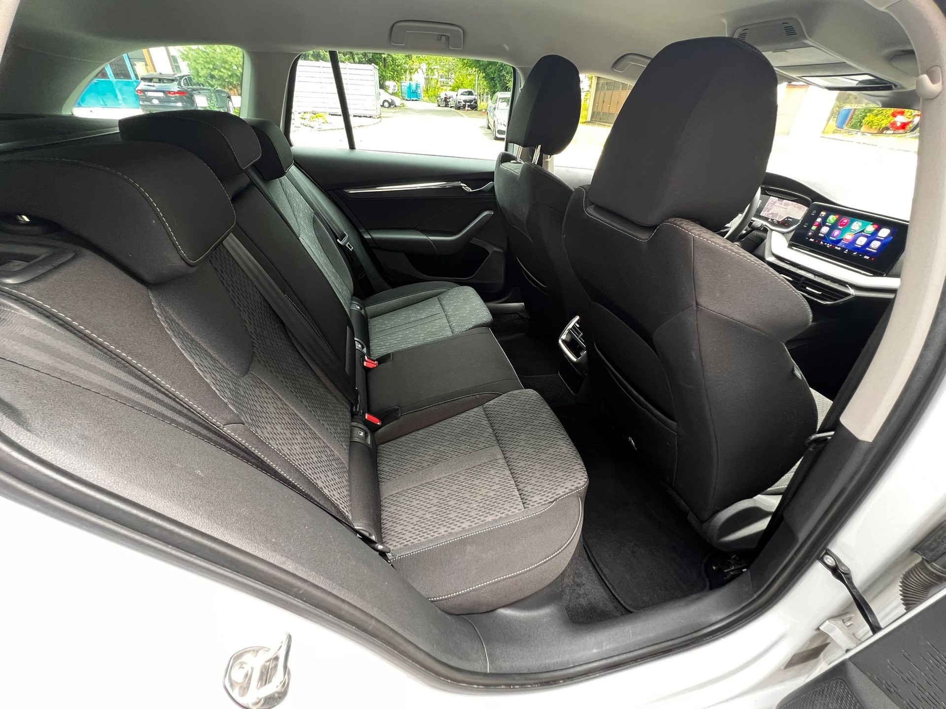 SKODA Octavia Combi 2.0 TDI DSG Style 4x4-image-14