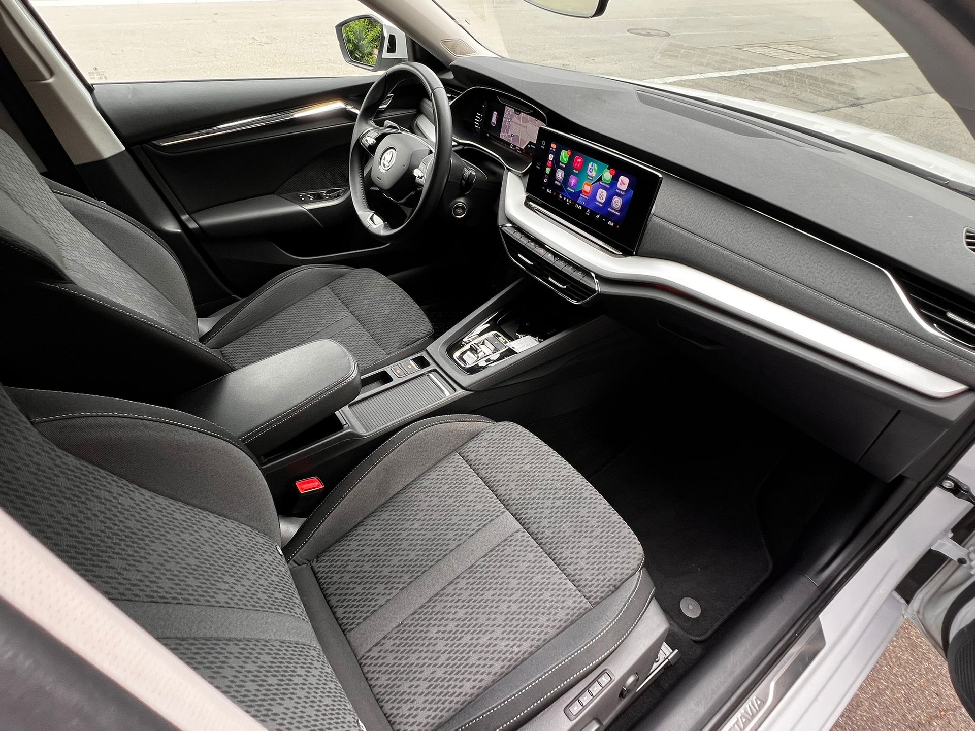 SKODA Octavia Combi 2.0 TDI DSG Style 4x4-image-11