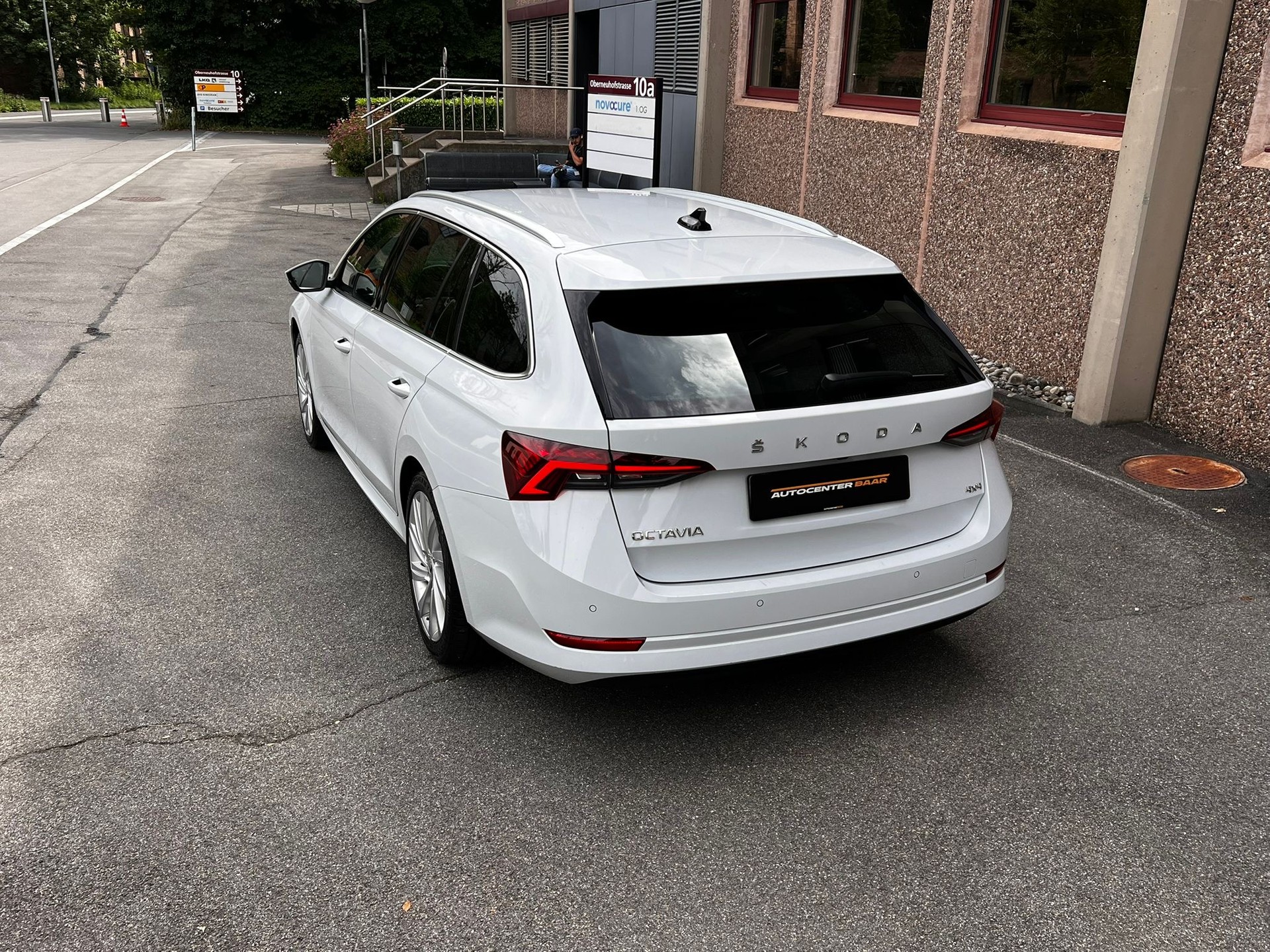 SKODA Octavia Combi 2.0 TDI DSG Style 4x4-image-6