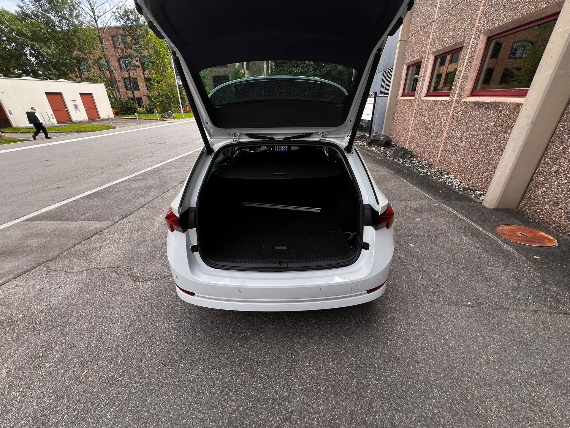 SKODA Octavia Combi 2.0 TDI DSG Style 4x4-image-21