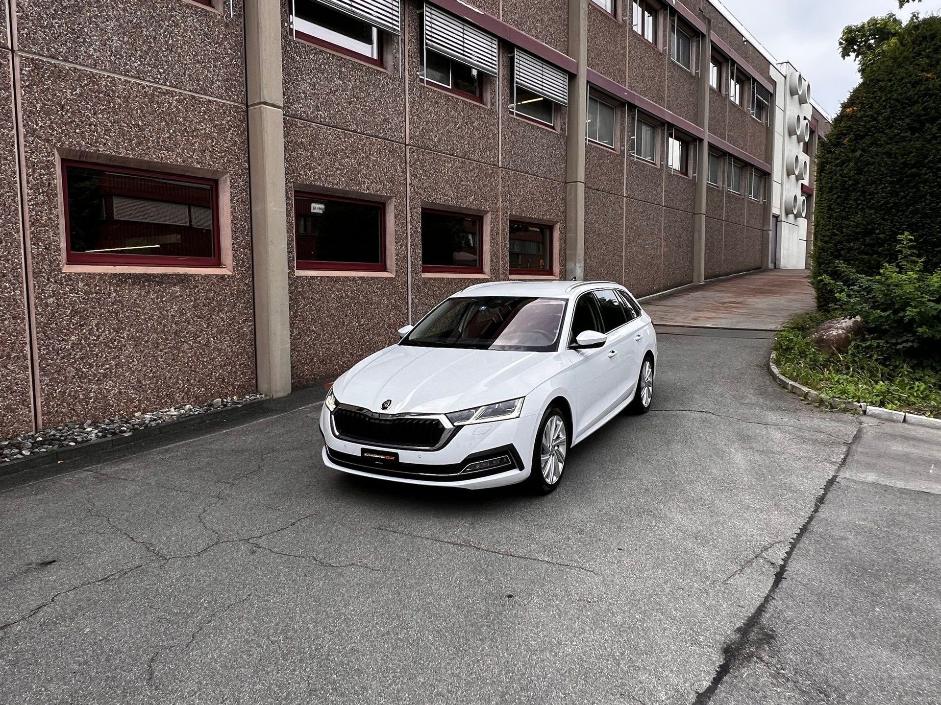 SKODA Octavia Combi 2.0 TDI DSG Style 4x4-image-0