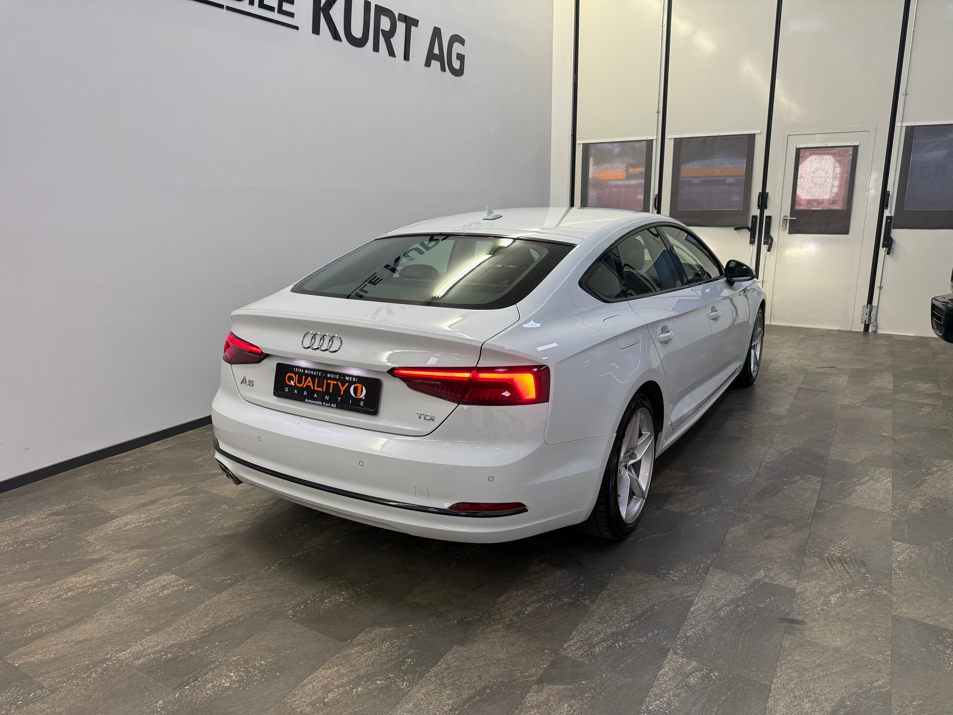AUDI A5 Sportback 2.0 TDI Design S-tronic-image-4