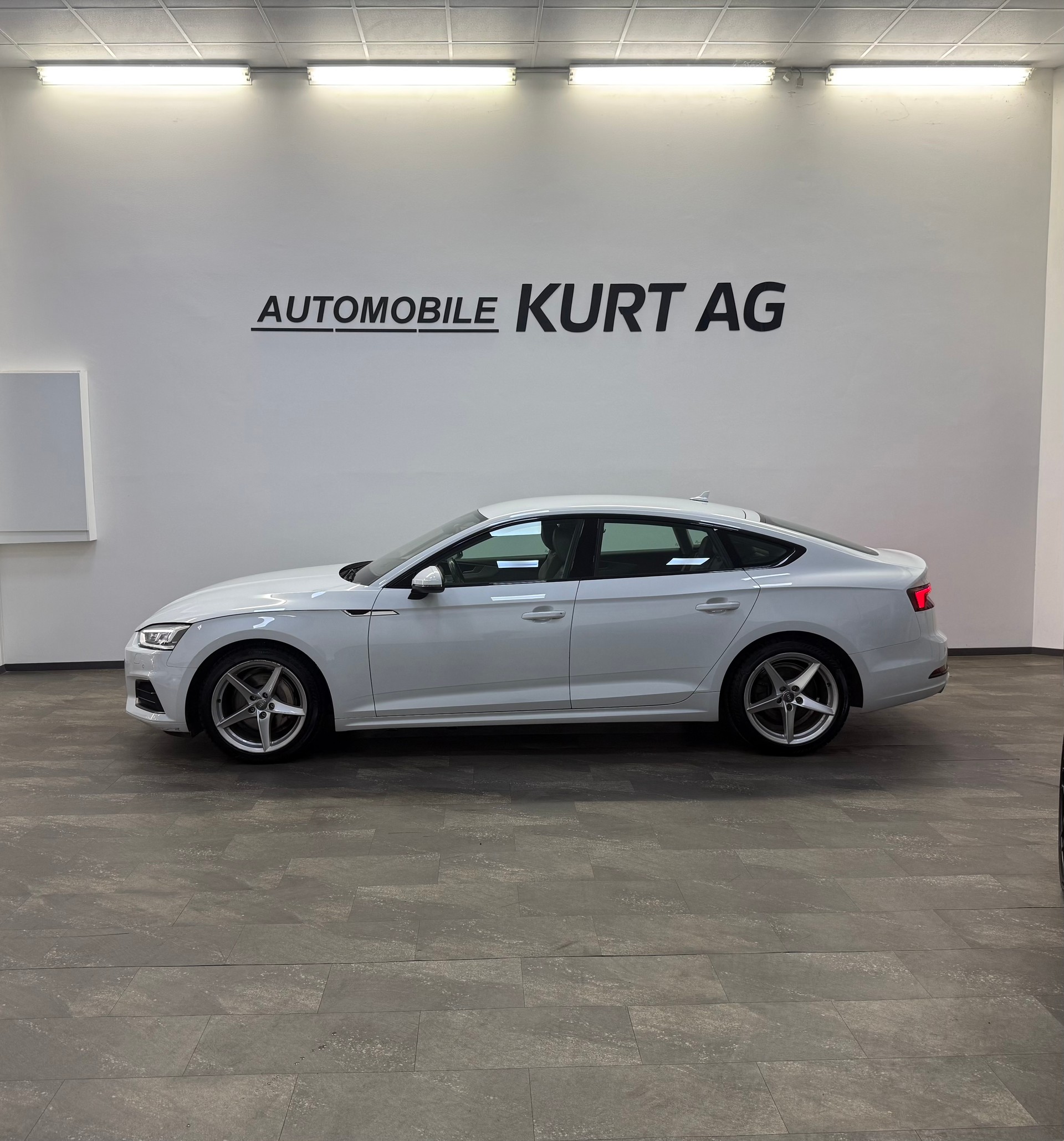 AUDI A5 Sportback 2.0 TDI Design S-tronic-image-2