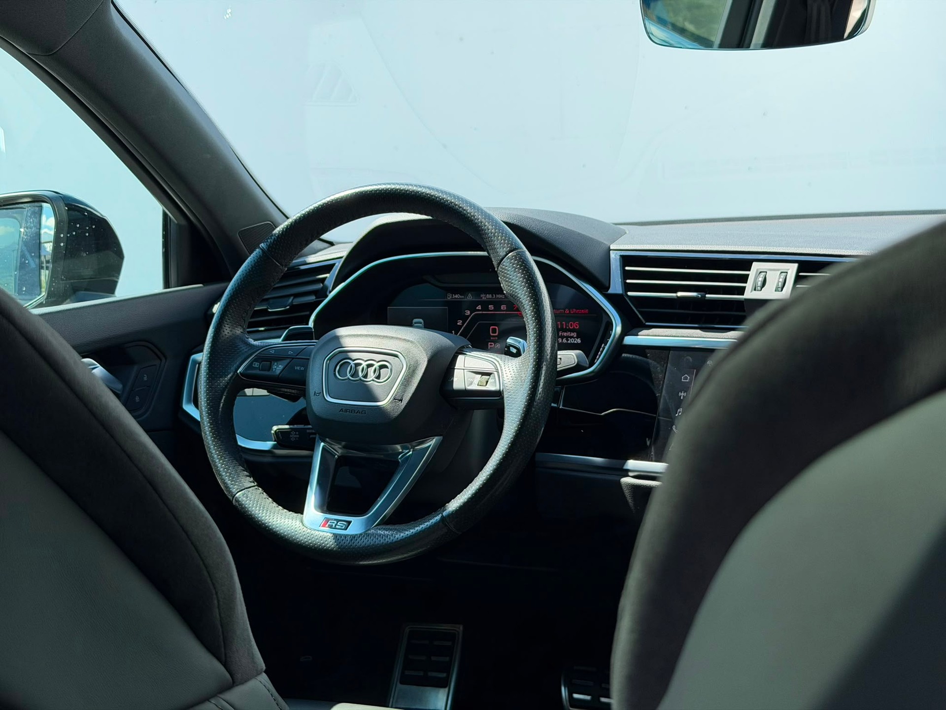 AUDI RS Q3 Sportback quattro S tronic-image-6