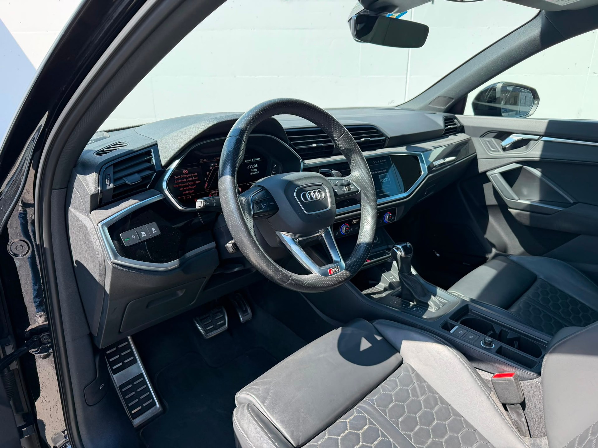 AUDI RS Q3 Sportback quattro S tronic-image-8