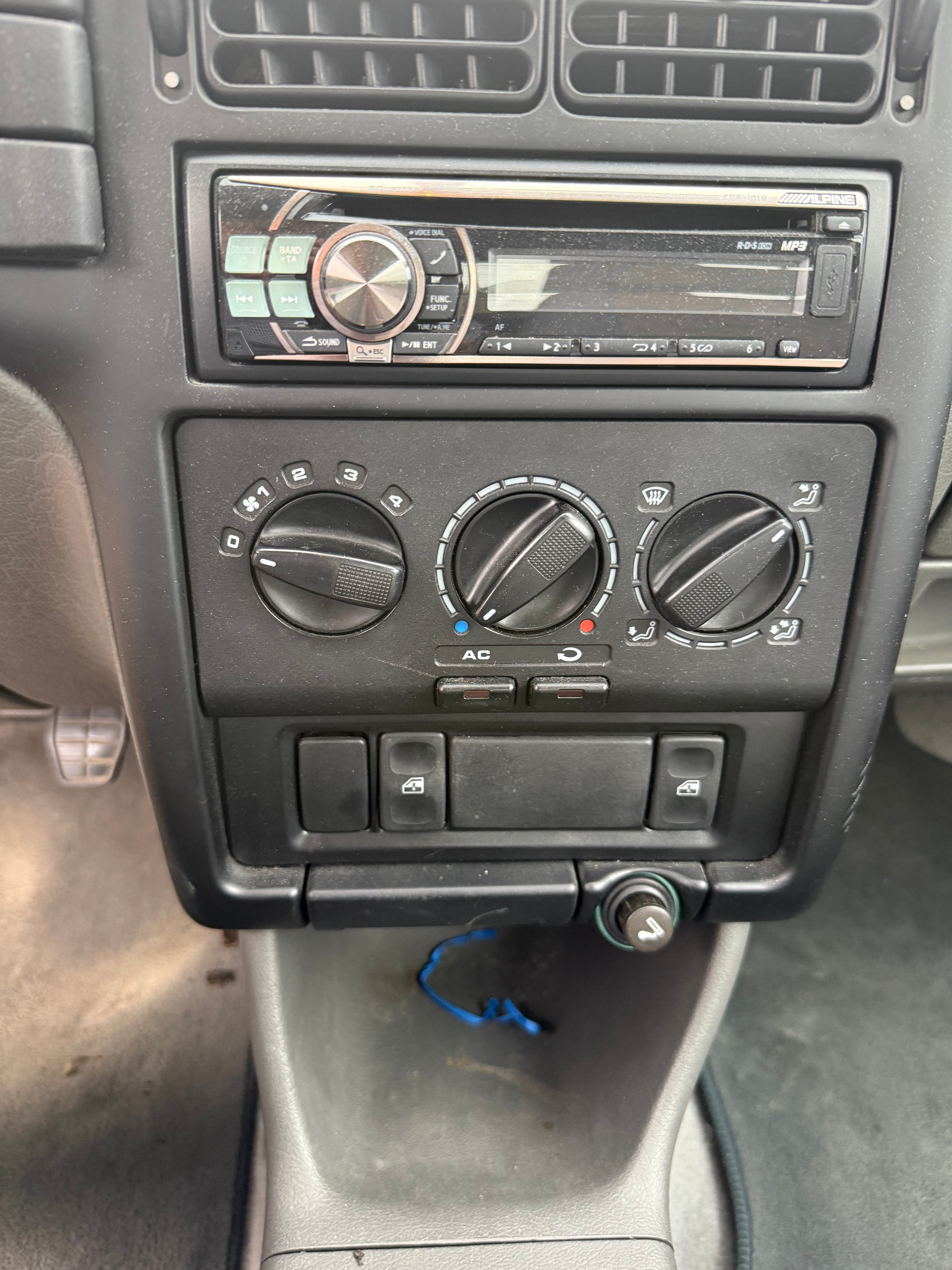 VW Polo 75-image-9