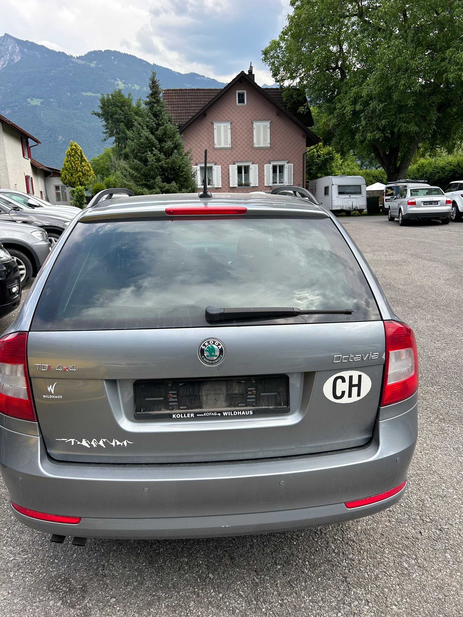 SKODA Octavia Combi 2.0 TDI Elegance DSG-image-6