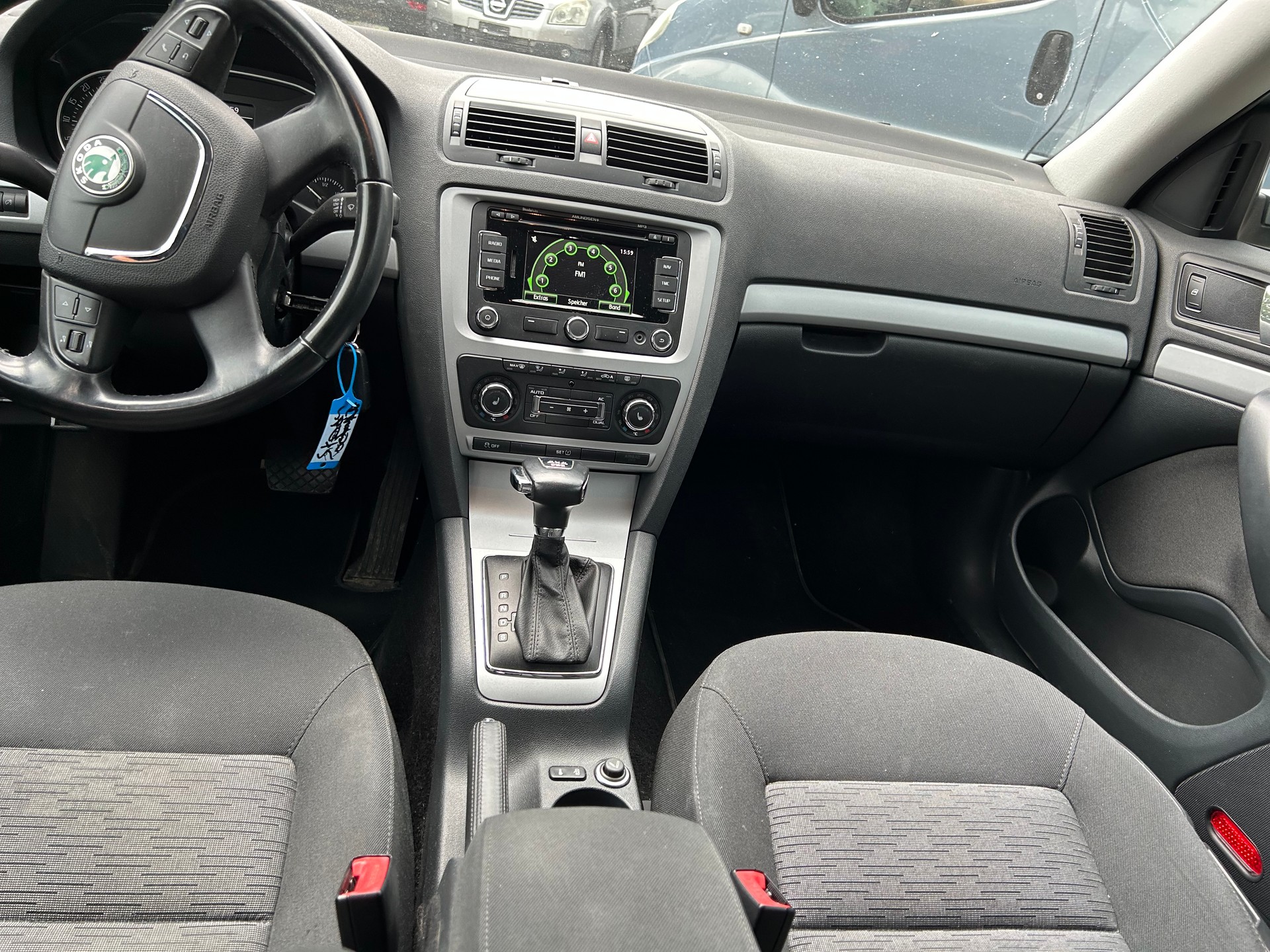 SKODA Octavia Combi 2.0 TDI Elegance DSG-image-3