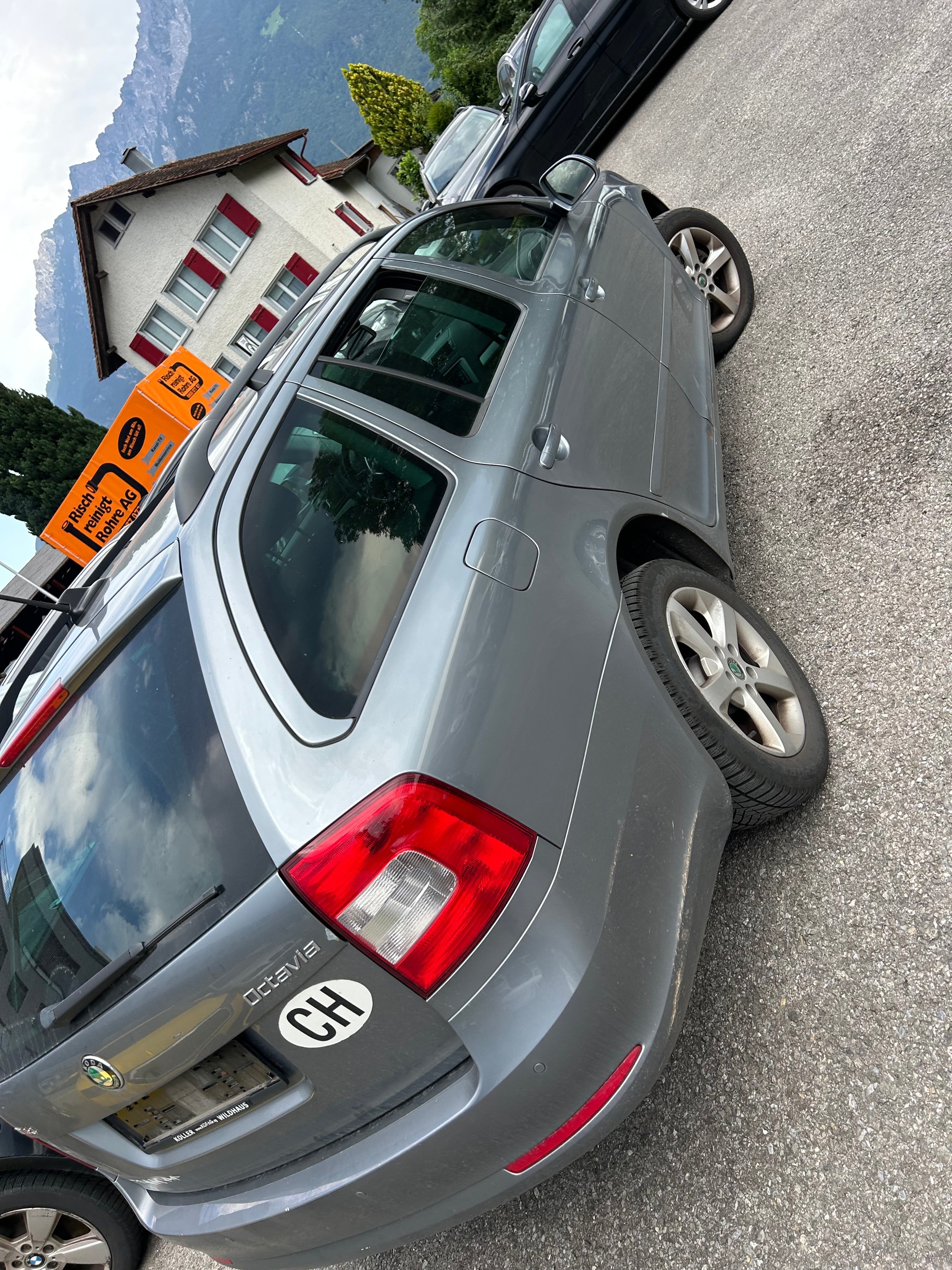 SKODA Octavia Combi 2.0 TDI Elegance DSG-image-5