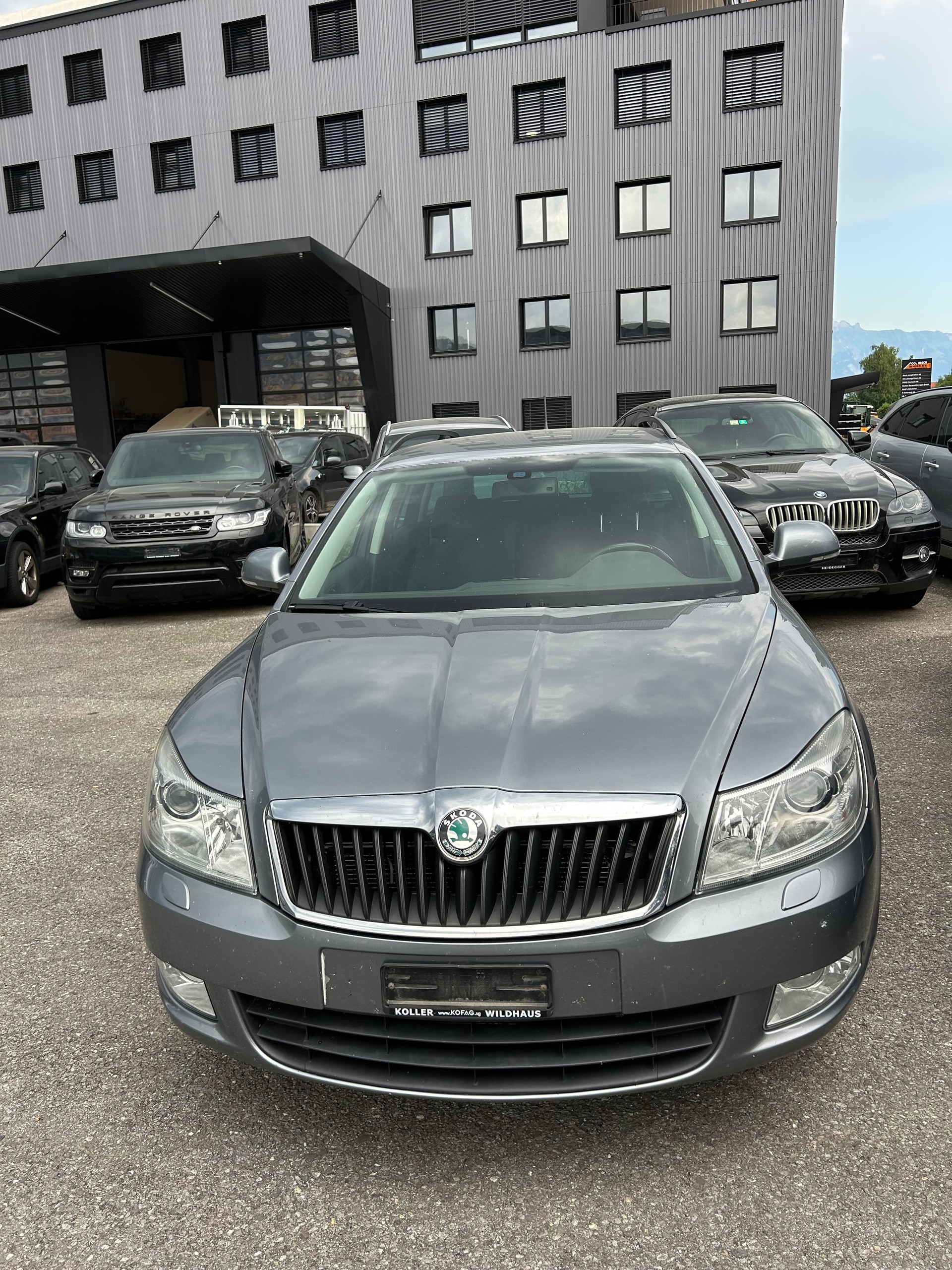 SKODA Octavia Combi 2.0 TDI Elegance DSG-image-1