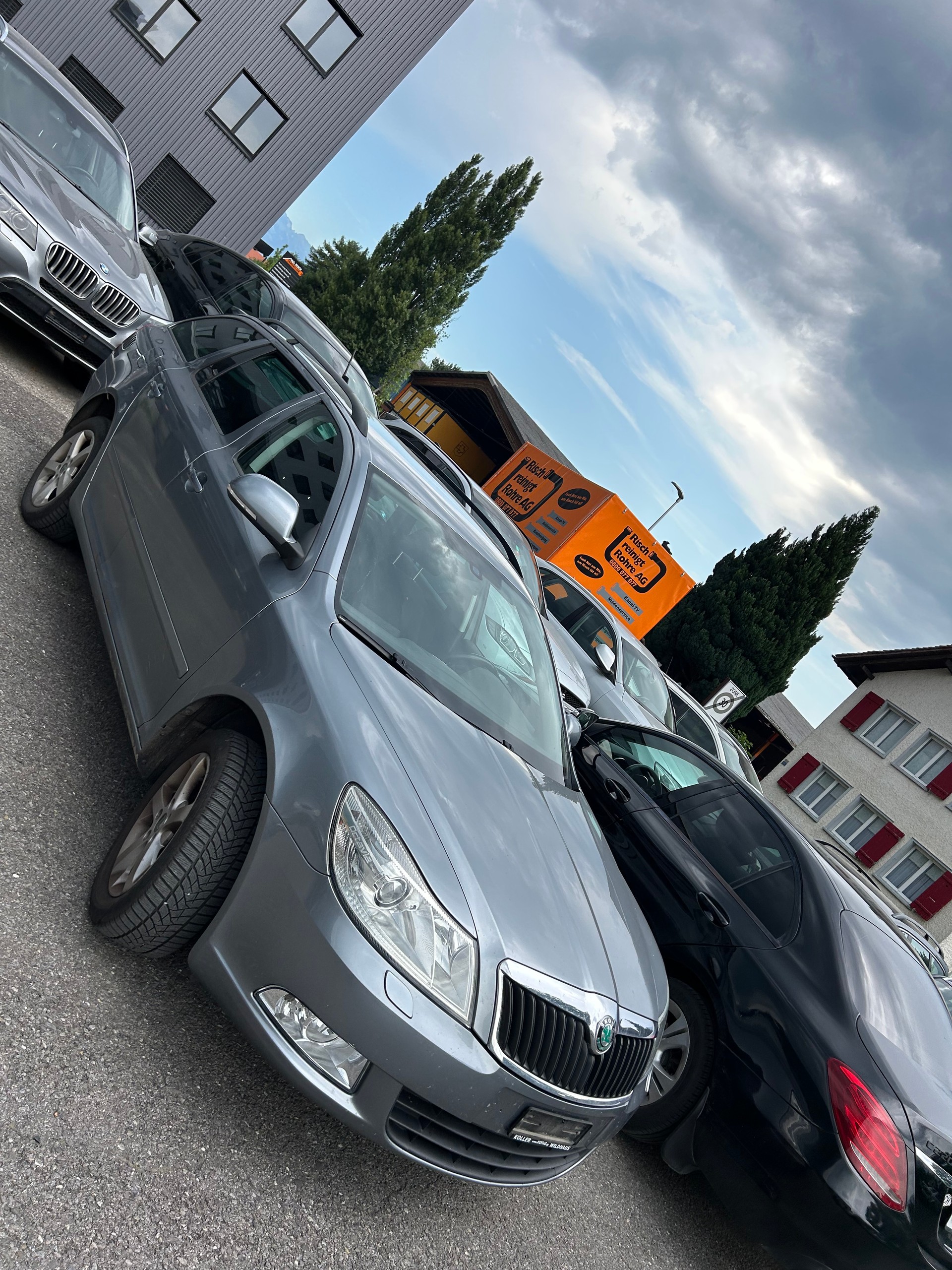 SKODA Octavia Combi 2.0 TDI Elegance DSG-image-2