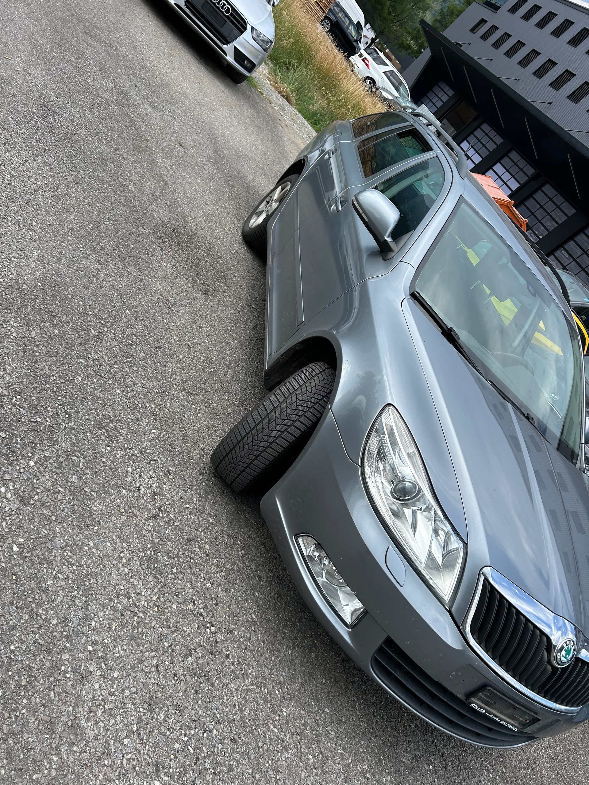 SKODA Octavia Combi 2.0 TDI Elegance DSG-image-8