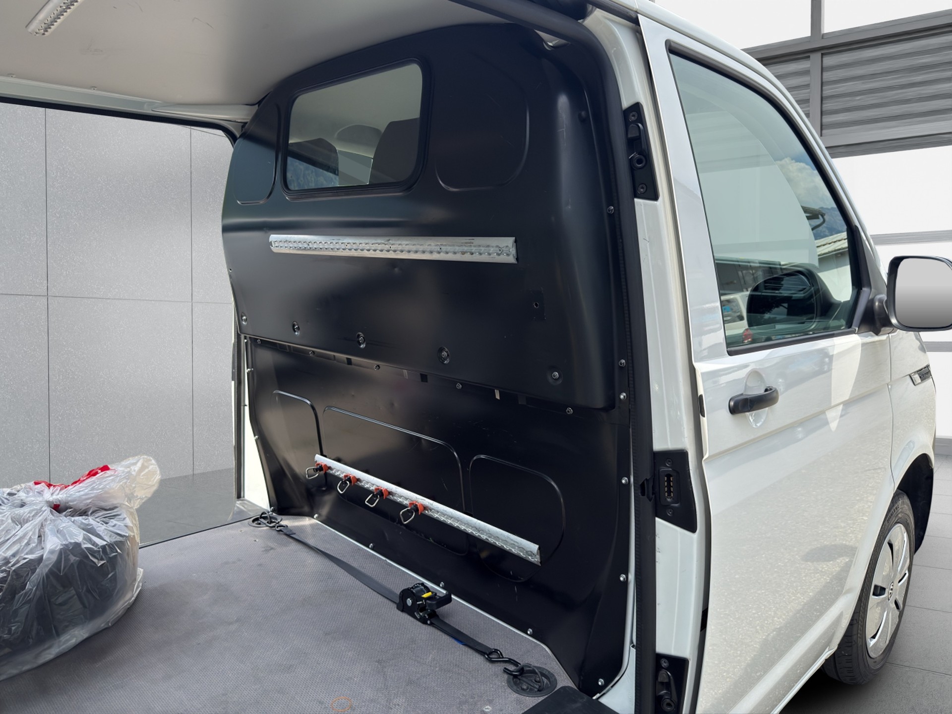 VW T6.1 2.0 TDI 4Motion-image-11