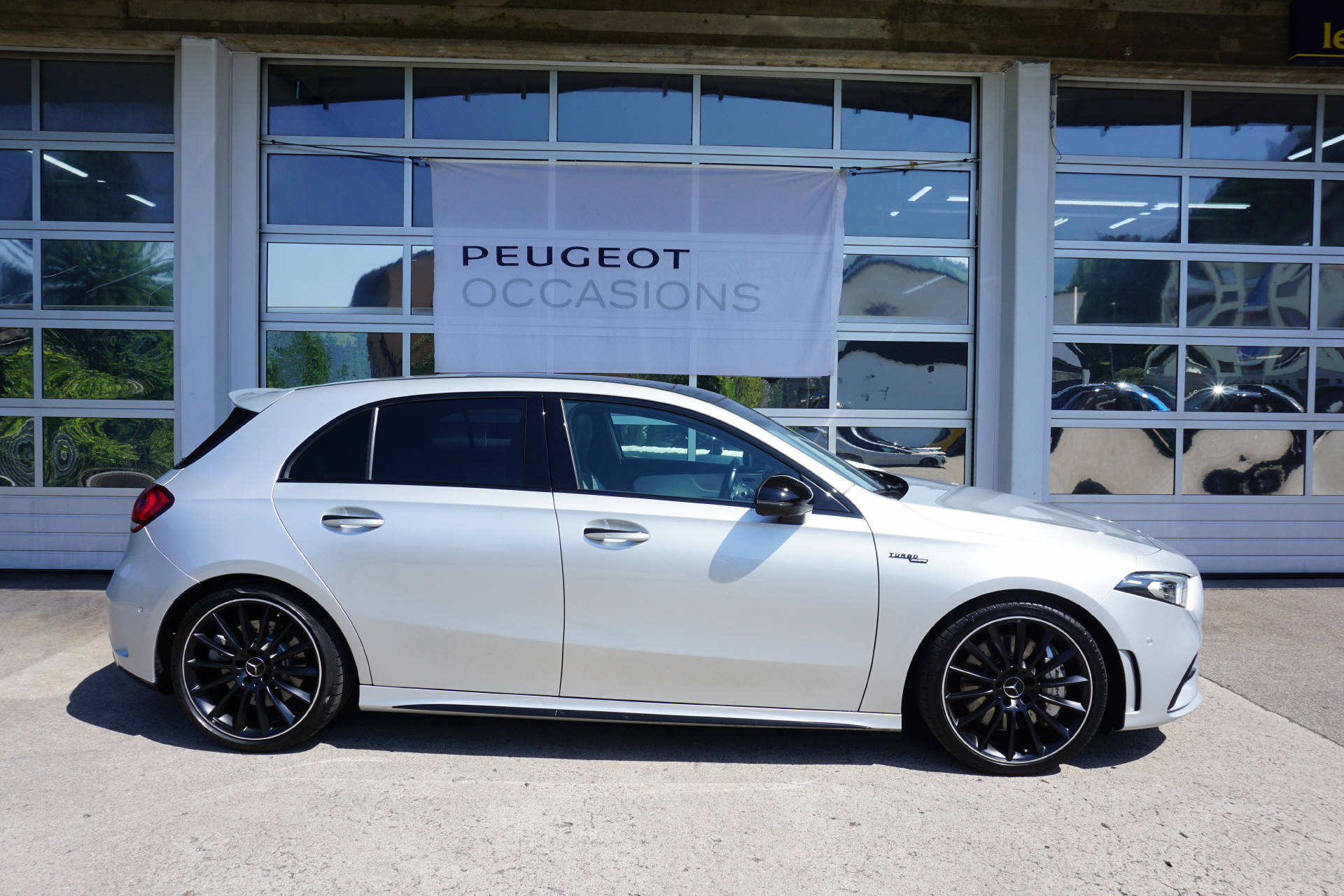 MERCEDES-BENZ A 35 AMG 4matic-image-2