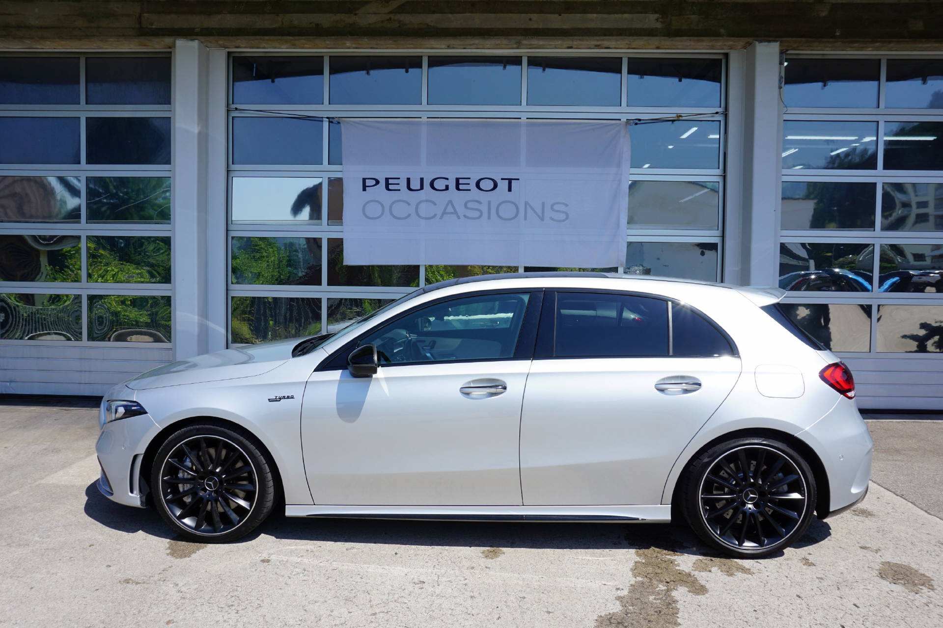 MERCEDES-BENZ A 35 AMG 4matic-image-3