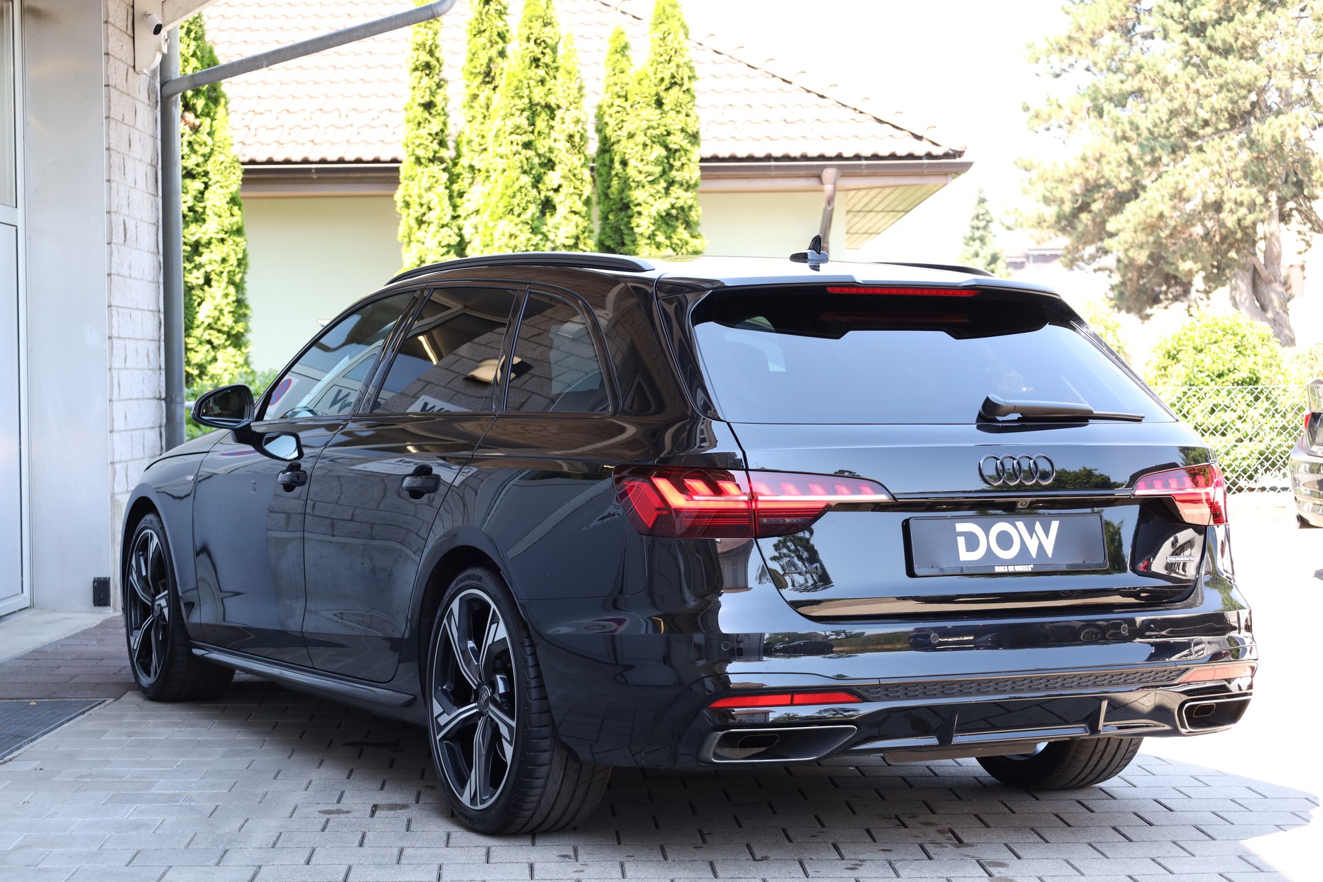 AUDI A4 Avant 40 TFSI S line S-tronic quattro-image-3