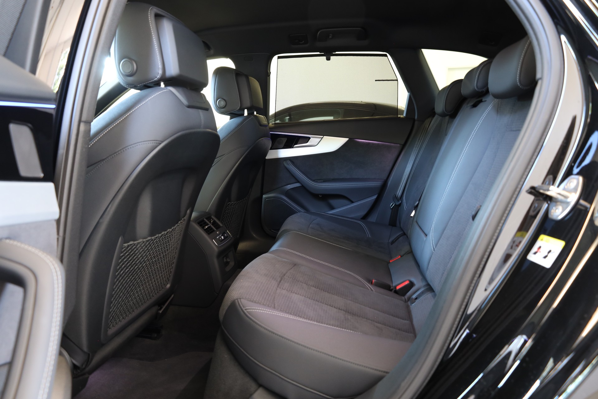 AUDI A4 Avant 40 TFSI S line S-tronic quattro-image-12