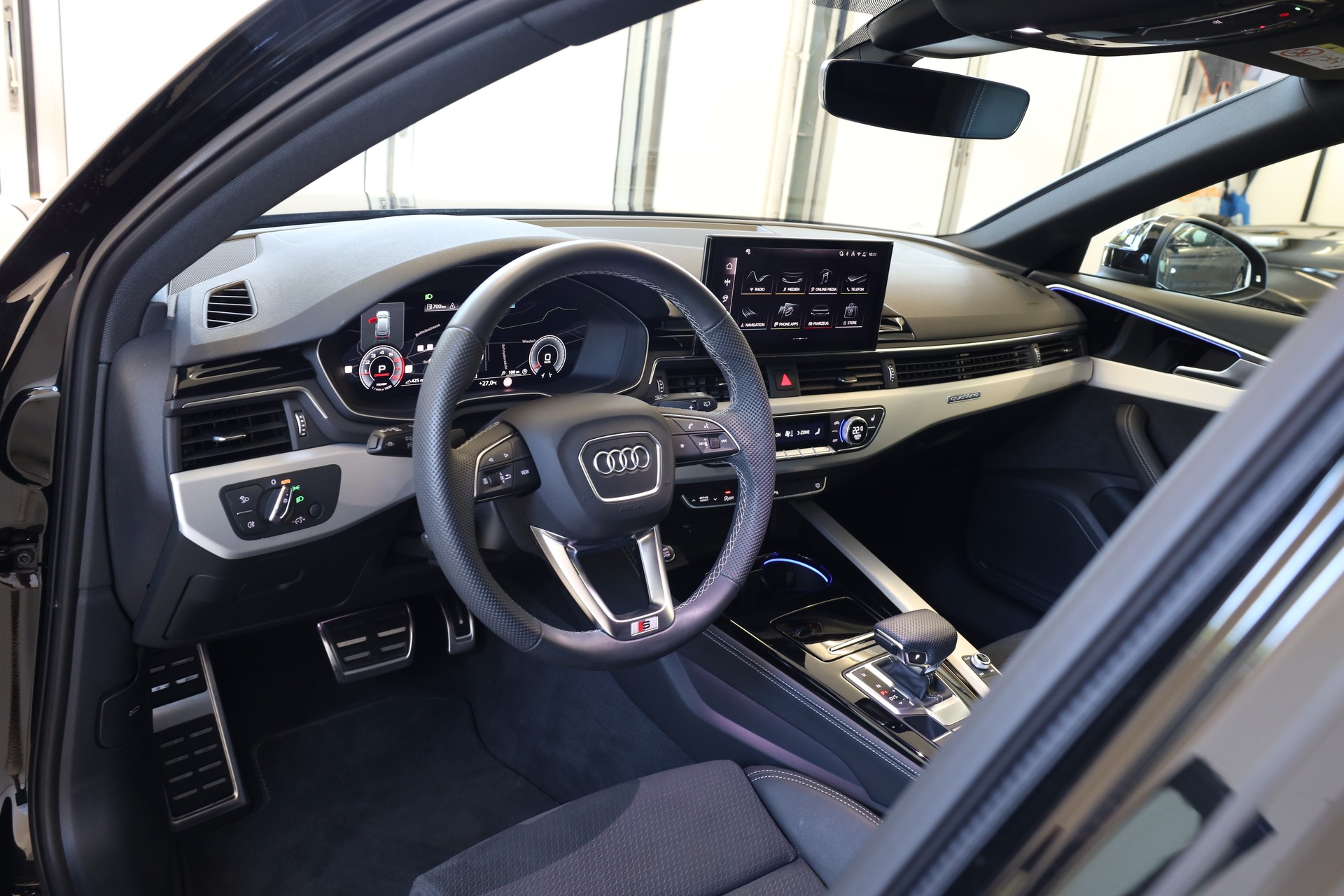 AUDI A4 Avant 40 TFSI S line S-tronic quattro-image-7