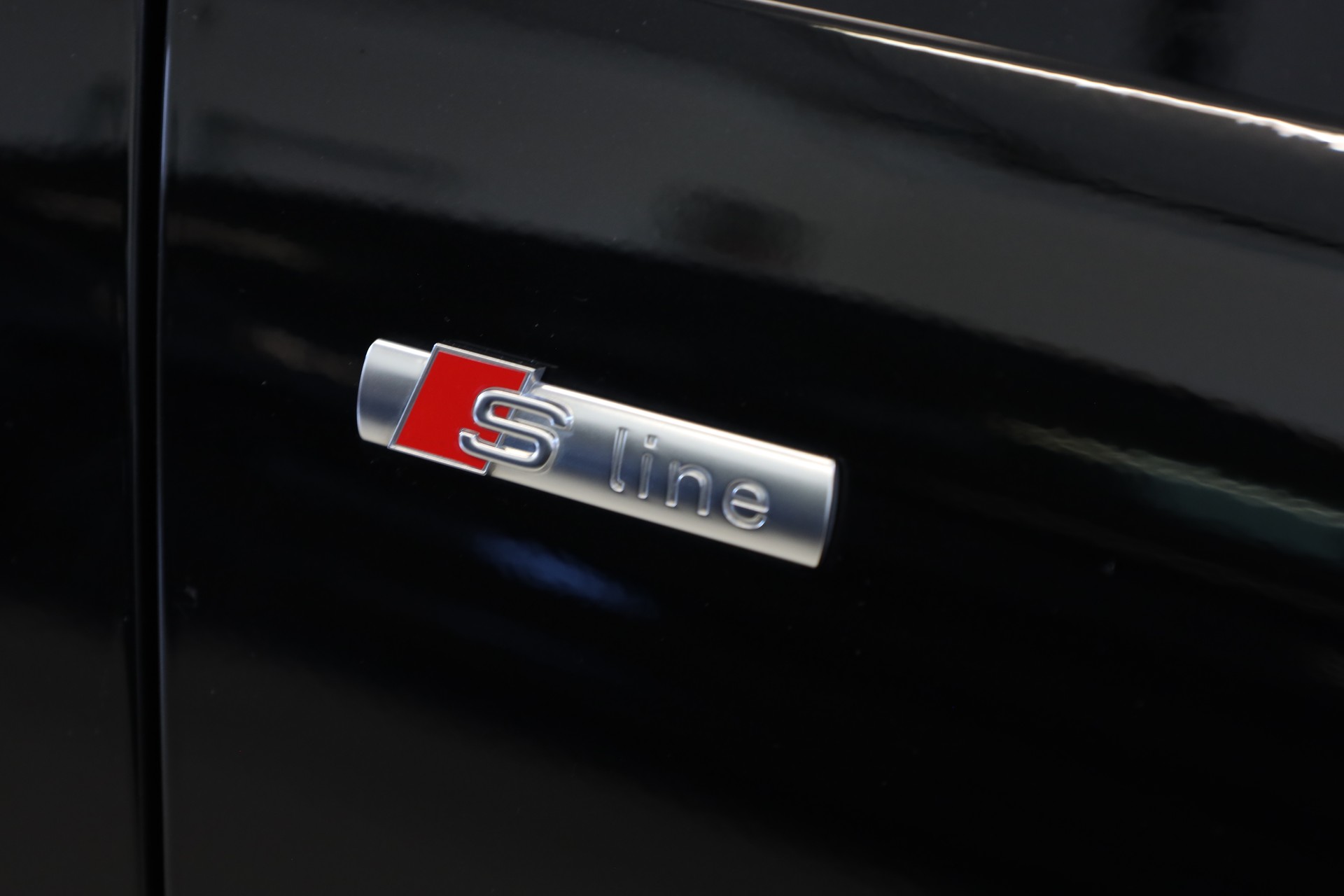 AUDI A4 Avant 40 TFSI S line S-tronic quattro-image-25