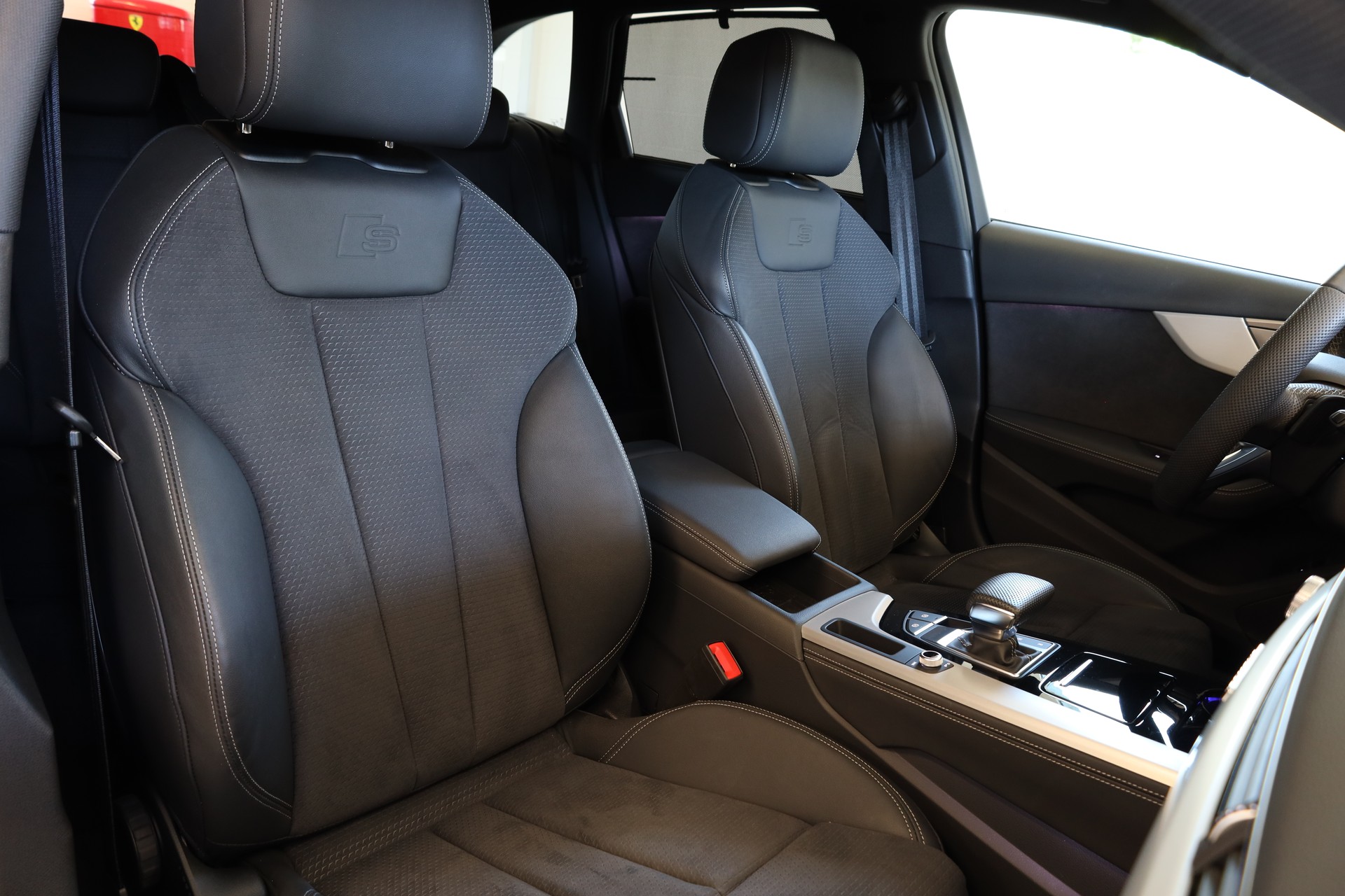 AUDI A4 Avant 40 TFSI S line S-tronic quattro-image-11