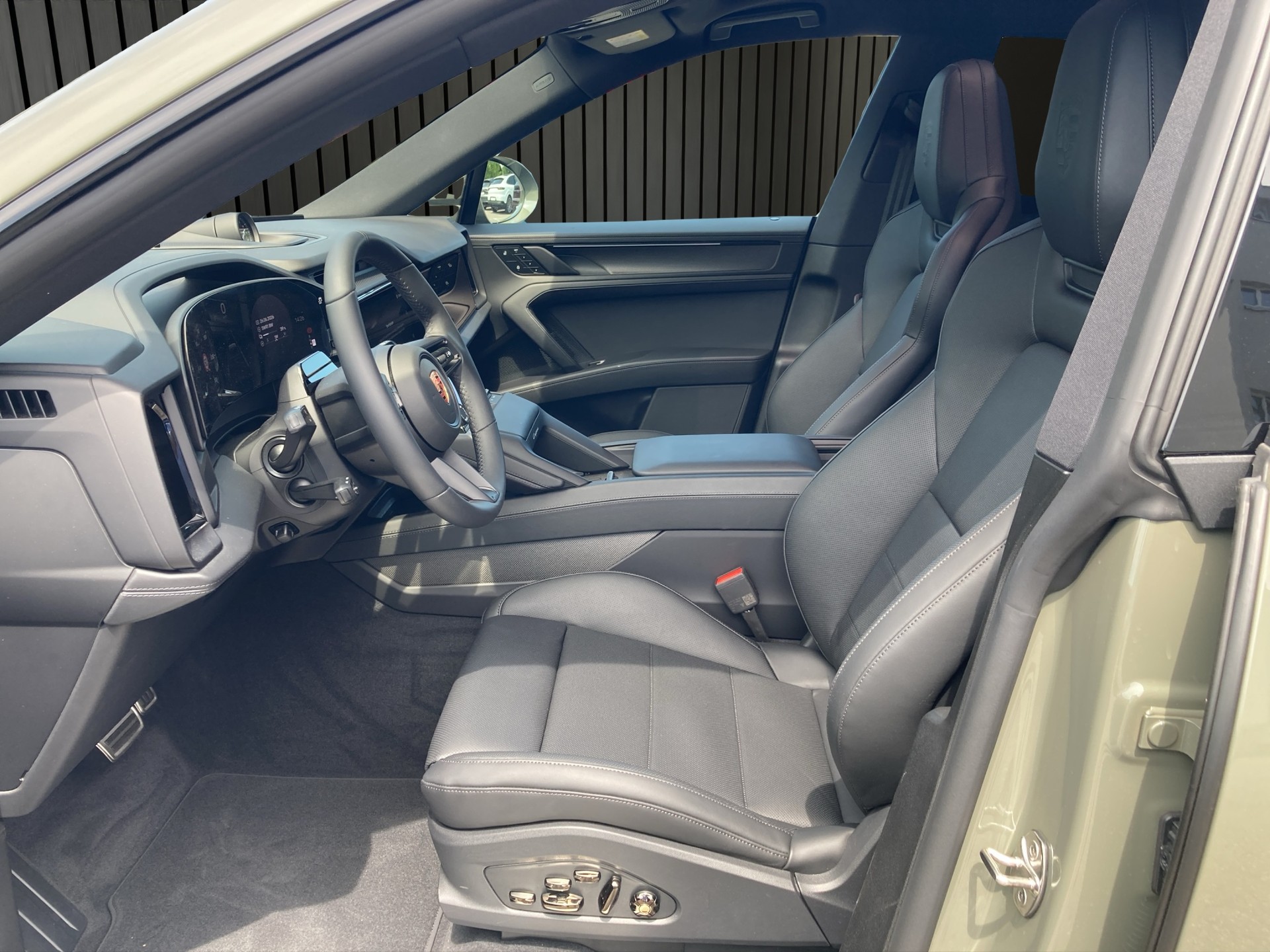 PORSCHE Cayenne Electric 113 kWh-image-8