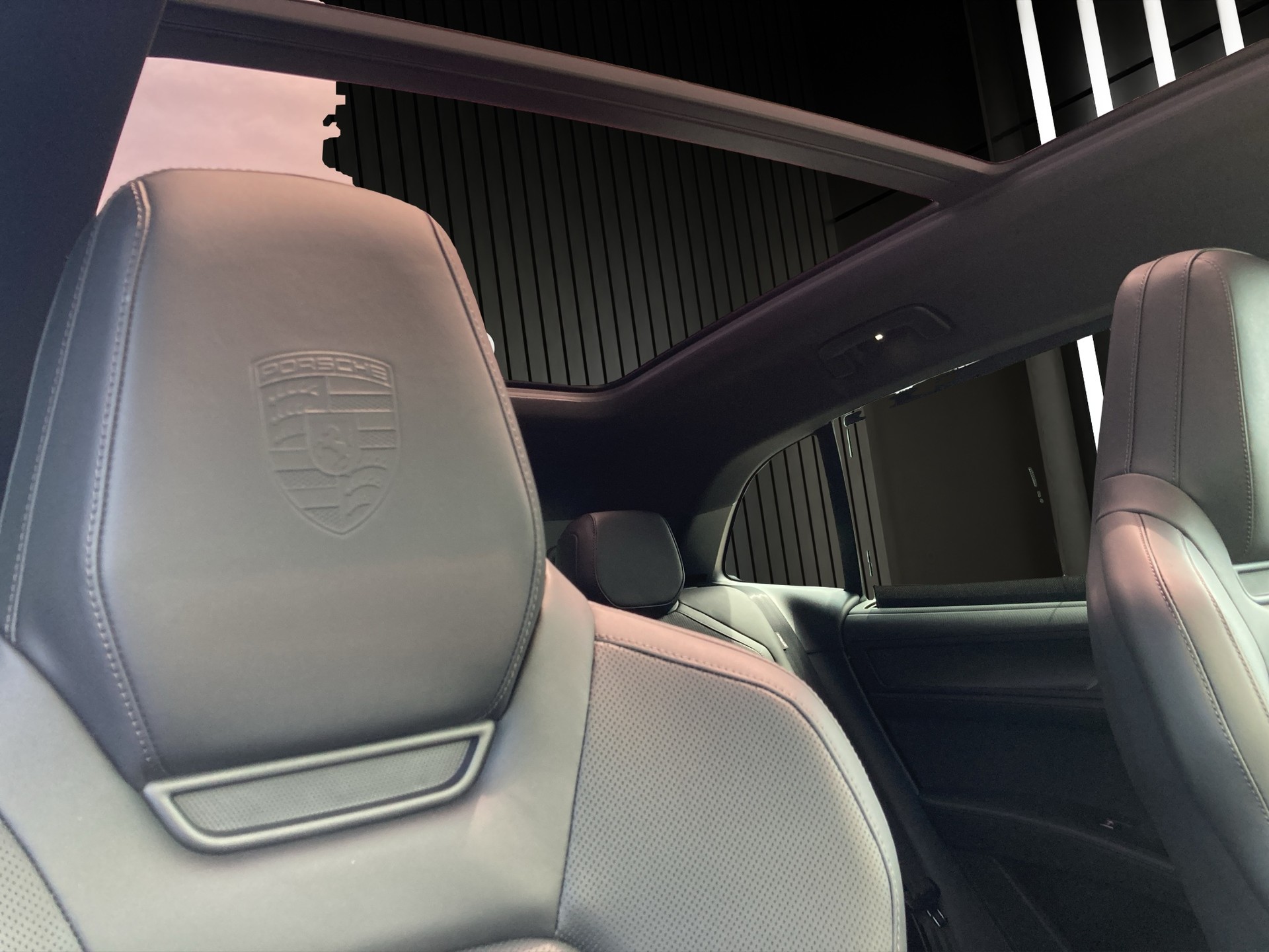 PORSCHE Cayenne Electric 113 kWh-image-16