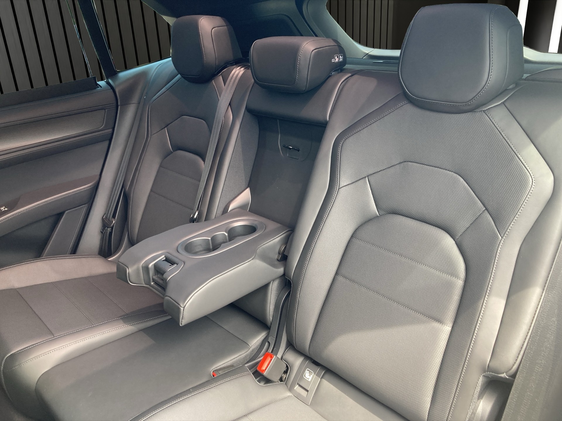 PORSCHE Cayenne Electric 113 kWh-image-11