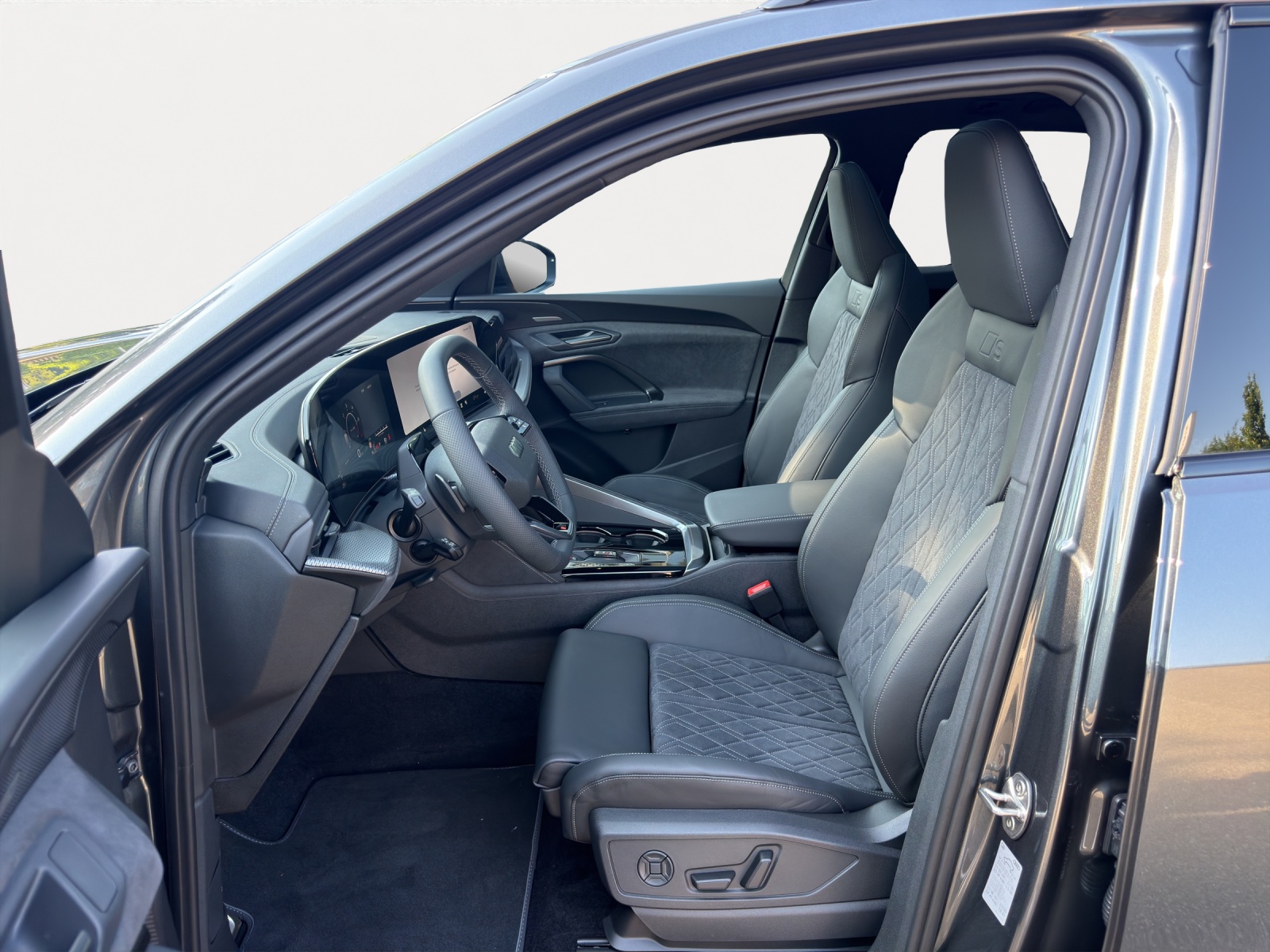 AUDI Q5 SUV TDI quattro 150 kW S t. 204PS-image-4