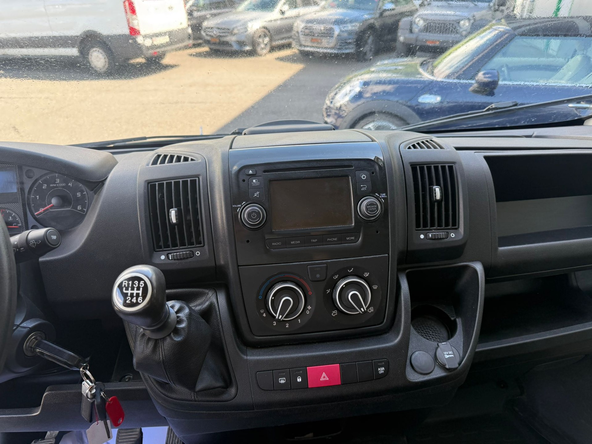 PEUGEOT Boxer 2.0 HDI 333 Allure L2H2-image-5