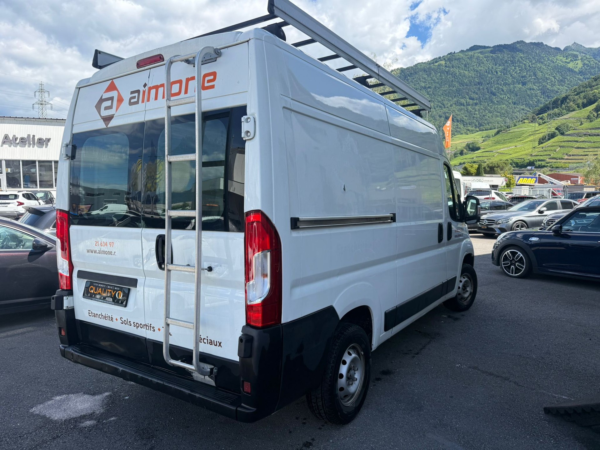 PEUGEOT Boxer 2.0 HDI 333 Allure L2H2-image-2