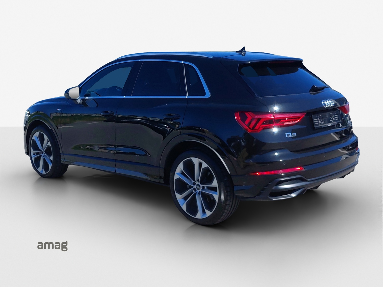 AUDI Q3 45 TFSI S line quattro S-tronic-image-2