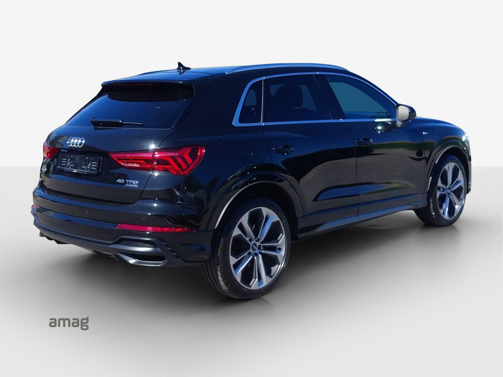 AUDI Q3 45 TFSI S line quattro S-tronic-image-4