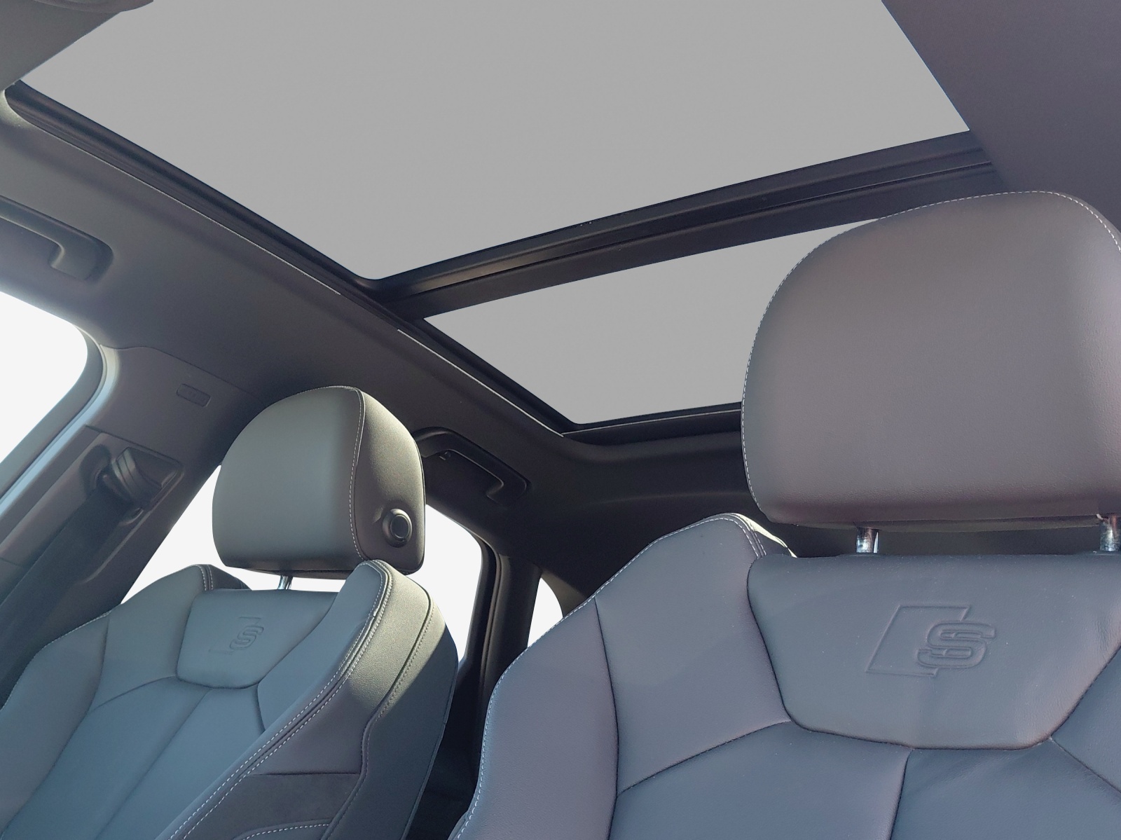 AUDI Q3 45 TFSI S line quattro S-tronic-image-15