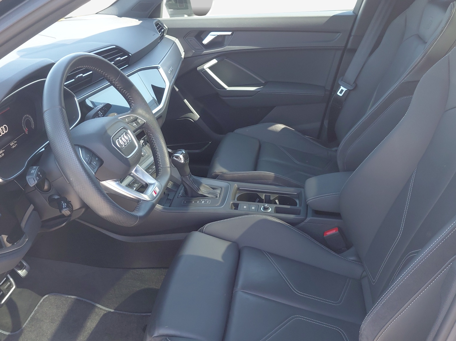AUDI Q3 45 TFSI S line quattro S-tronic-image-7