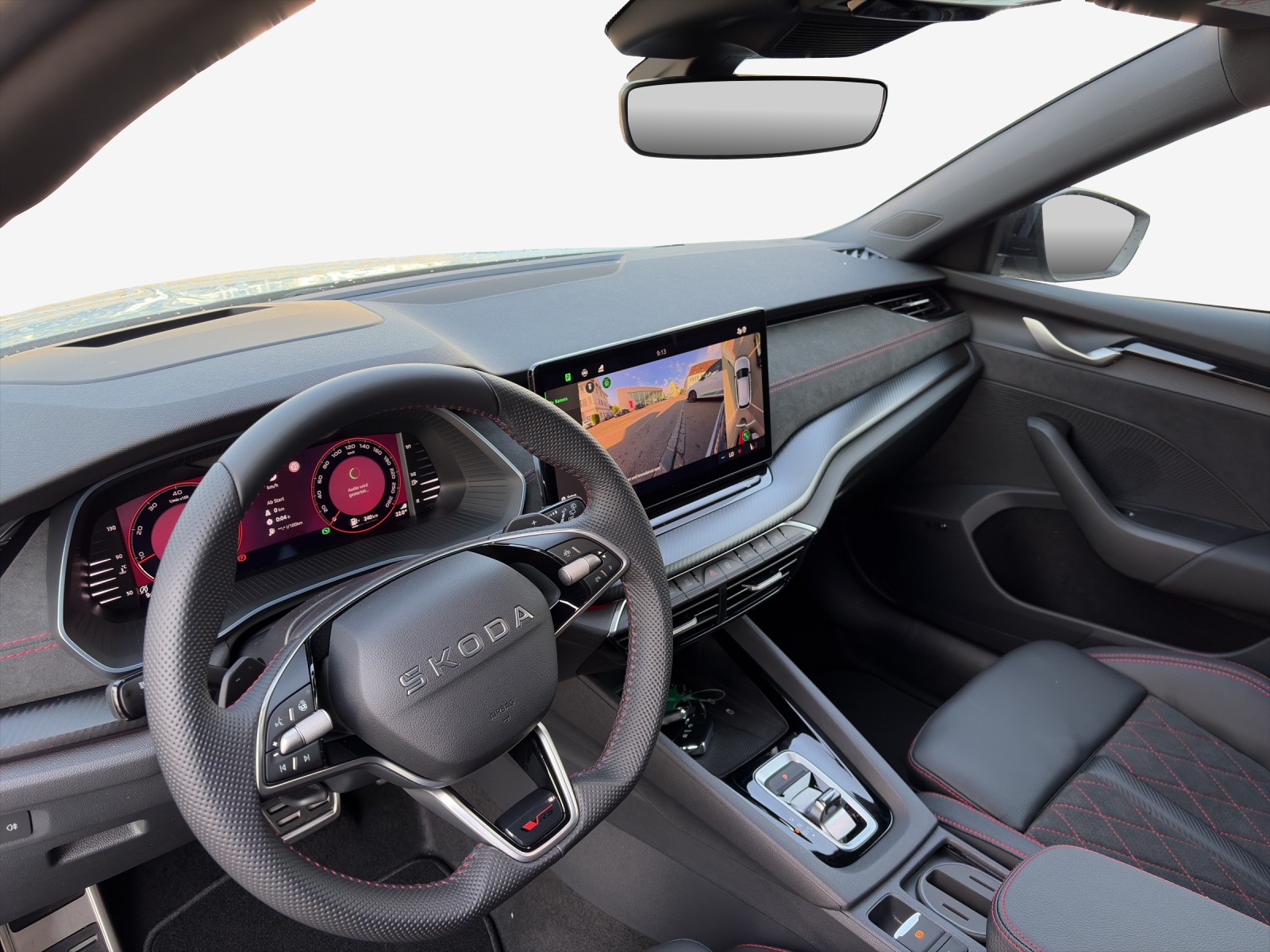 SKODA Octavia Combi 2.0 TSI DSG RS 30 Years Edition-image-10