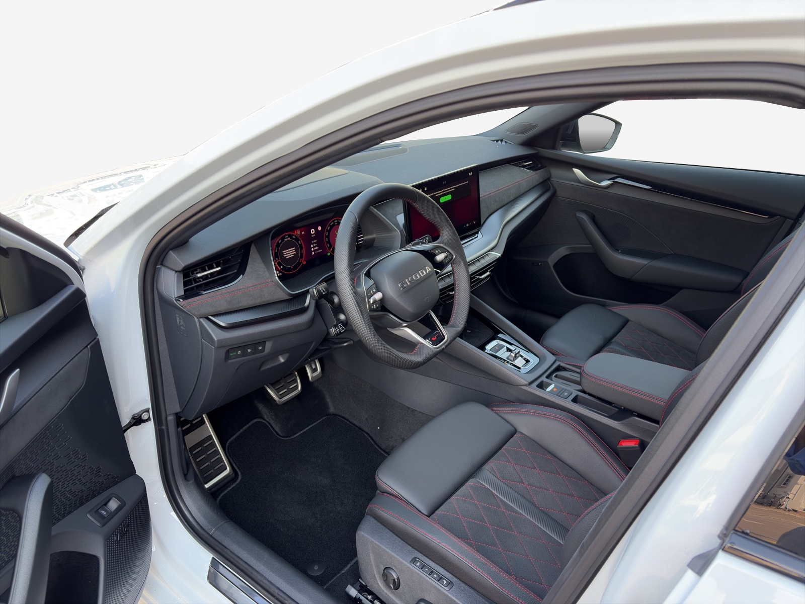 SKODA Octavia Combi 2.0 TSI DSG RS 30 Years Edition-image-7