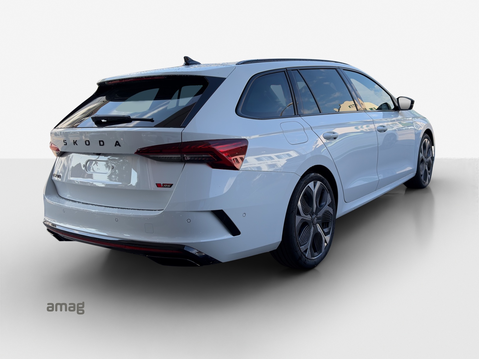 SKODA Octavia Combi 2.0 TSI DSG RS 30 Years Edition-image-4
