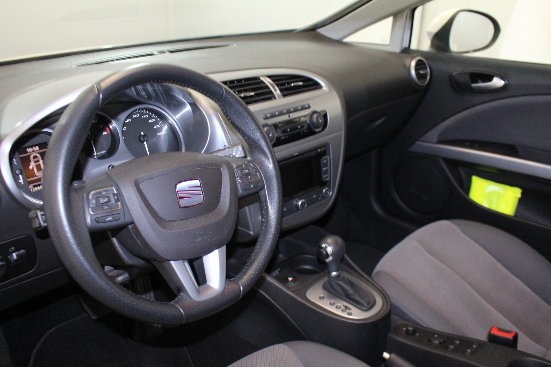 SEAT Leon 1.8 TSI Style DSG-image-11
