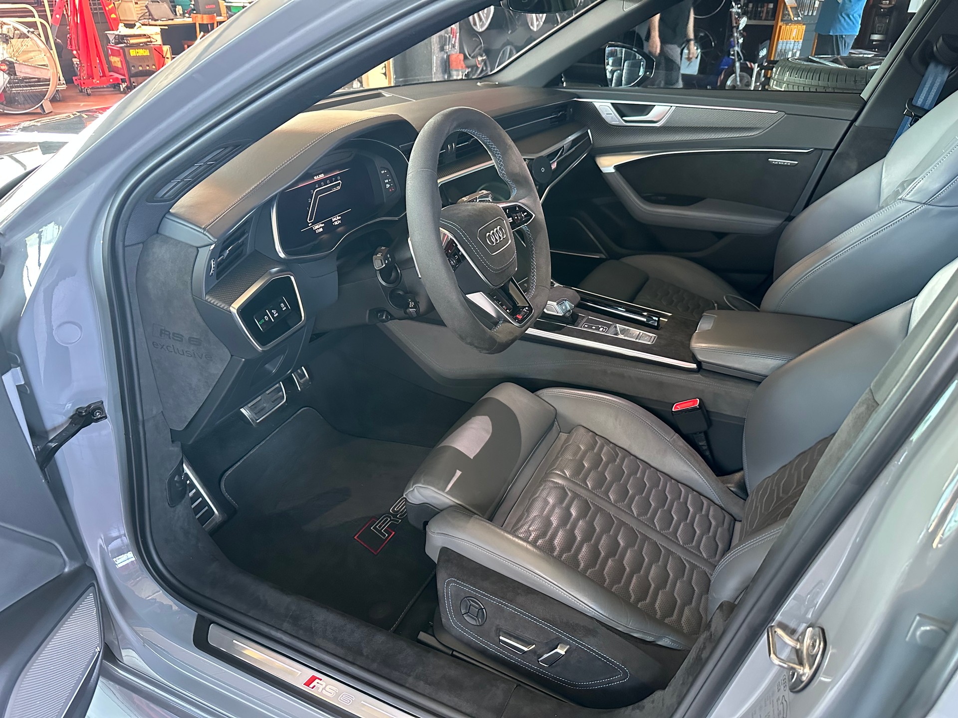 AUDI RS6 Avant 4.0 TFSI V8 quattro-image-13