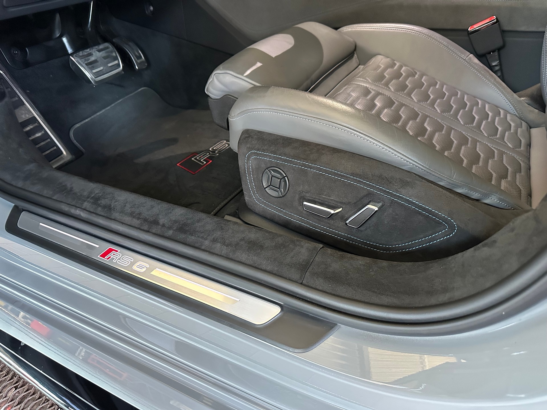 AUDI RS6 Avant 4.0 TFSI V8 quattro-image-10